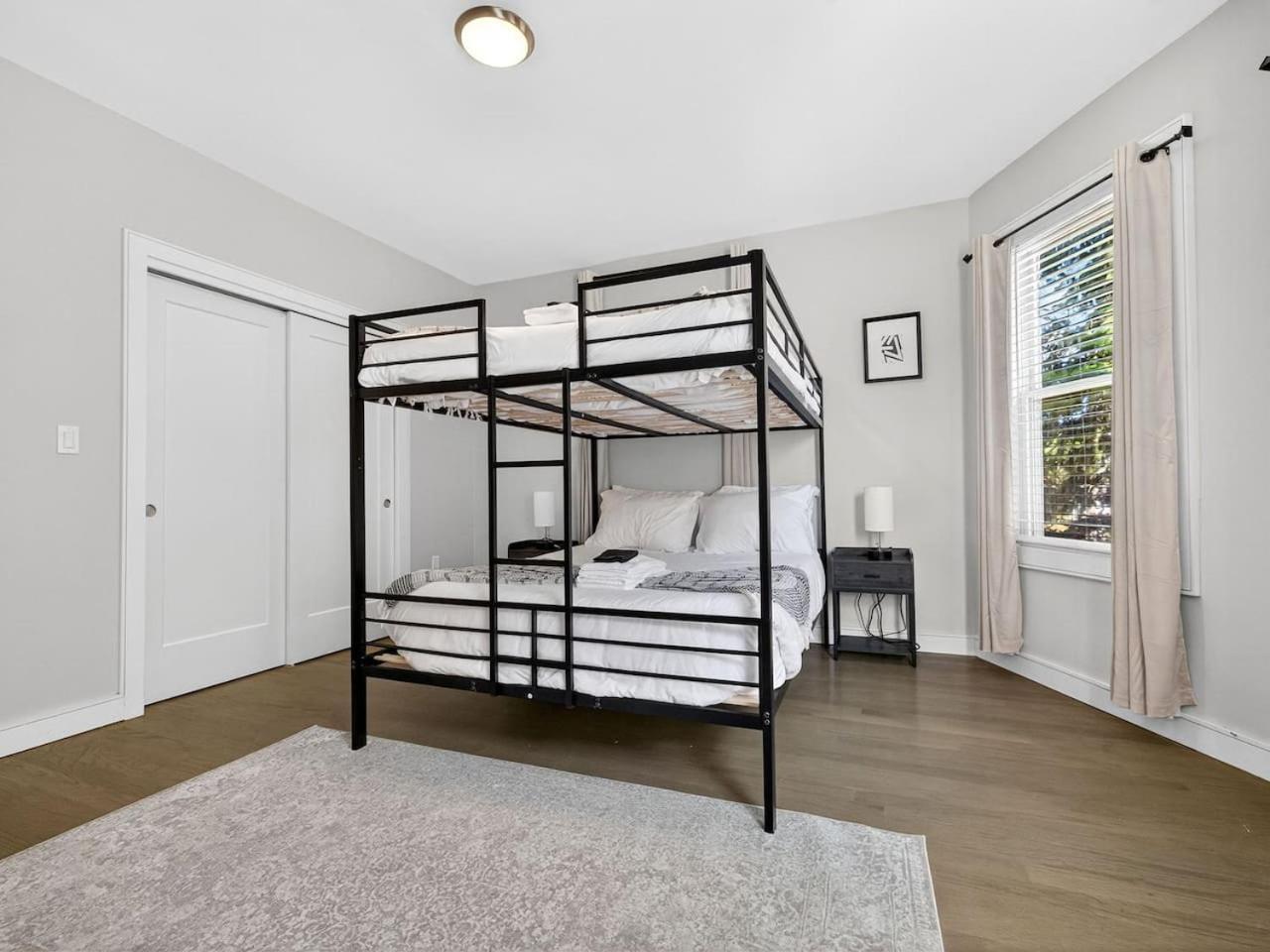 Apartment Luxury 3br In That Sleeps 10 *