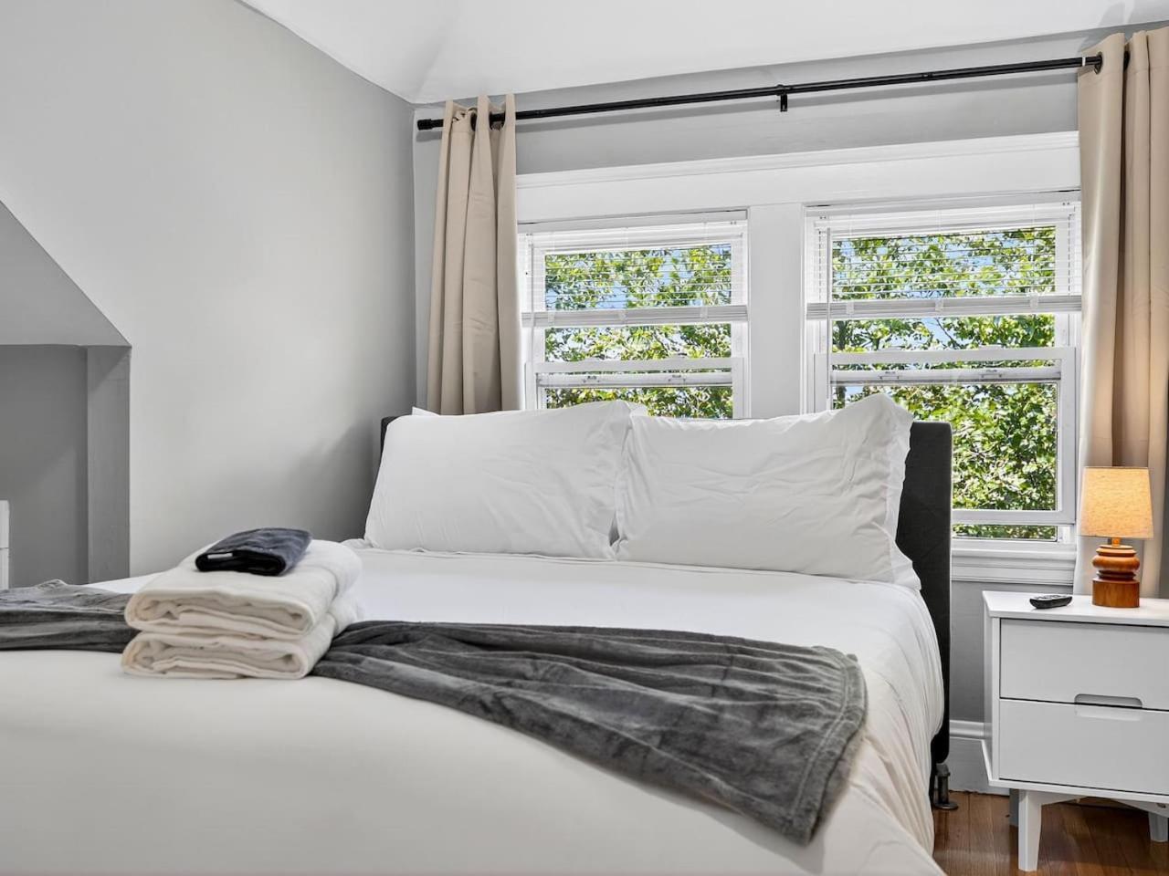 Charming 1br In With Free Parking Boston