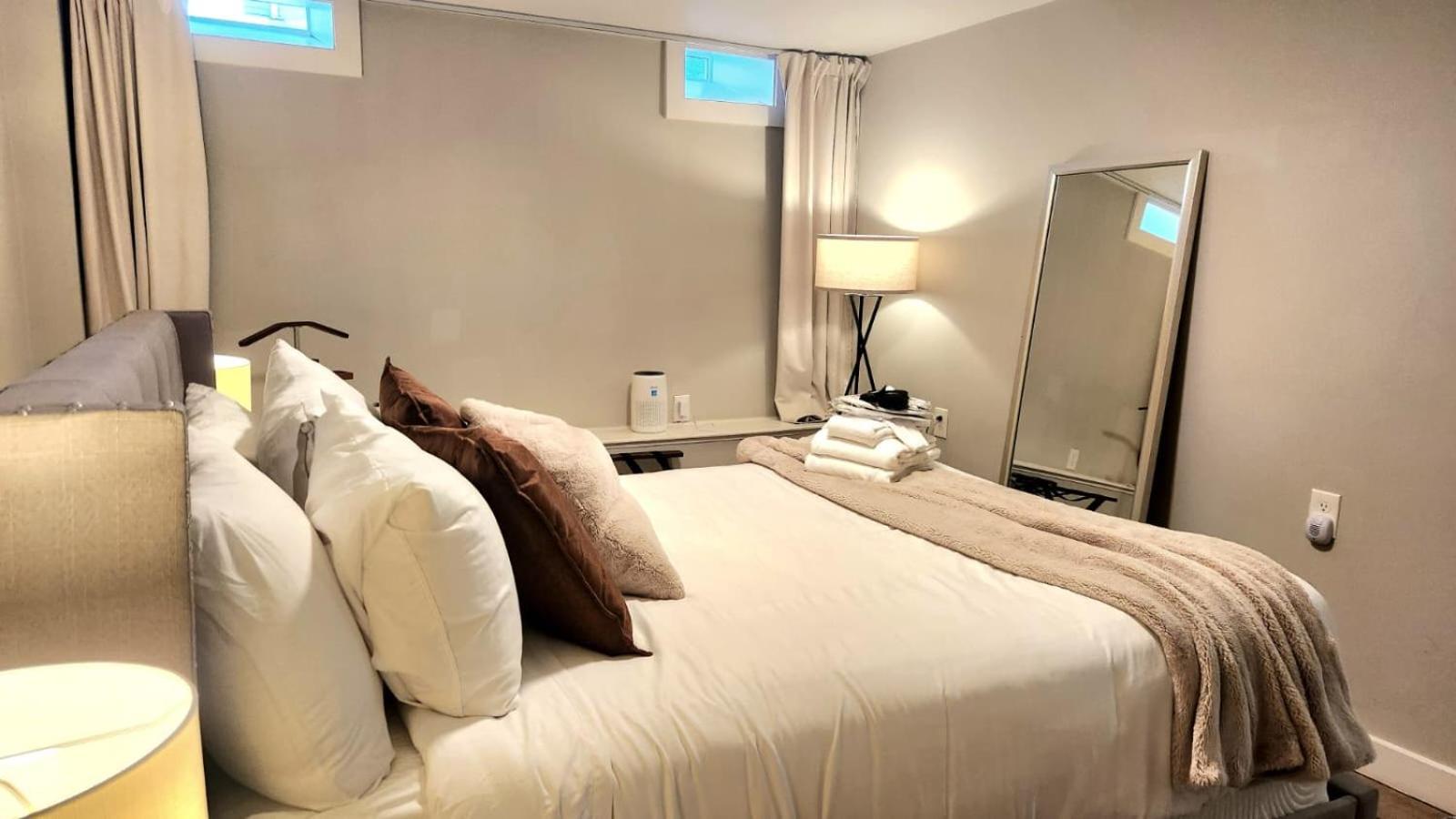 Upscale Two Level By Seaport And Convention Centre Bcec Apartment