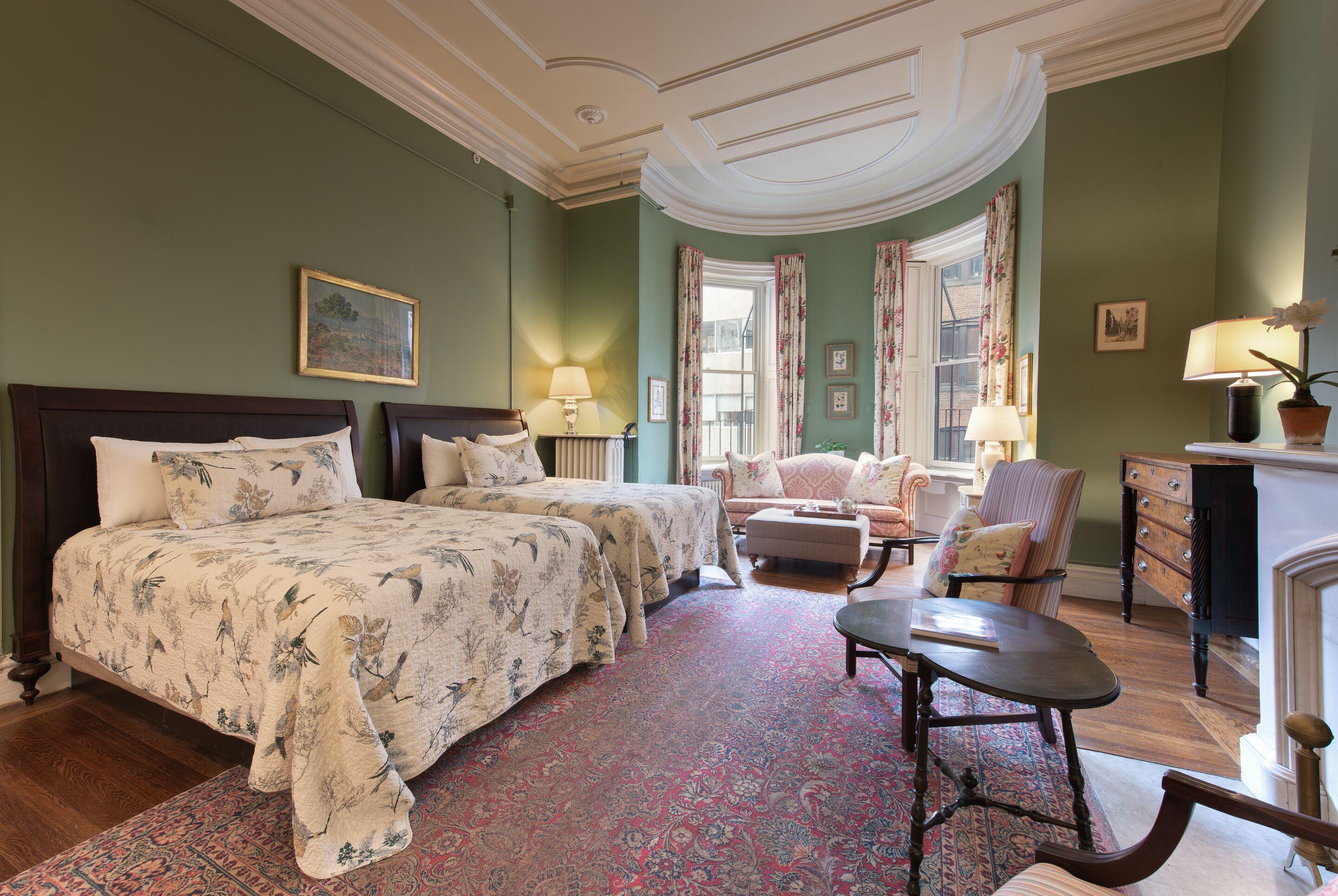 The College Club Of 3*
