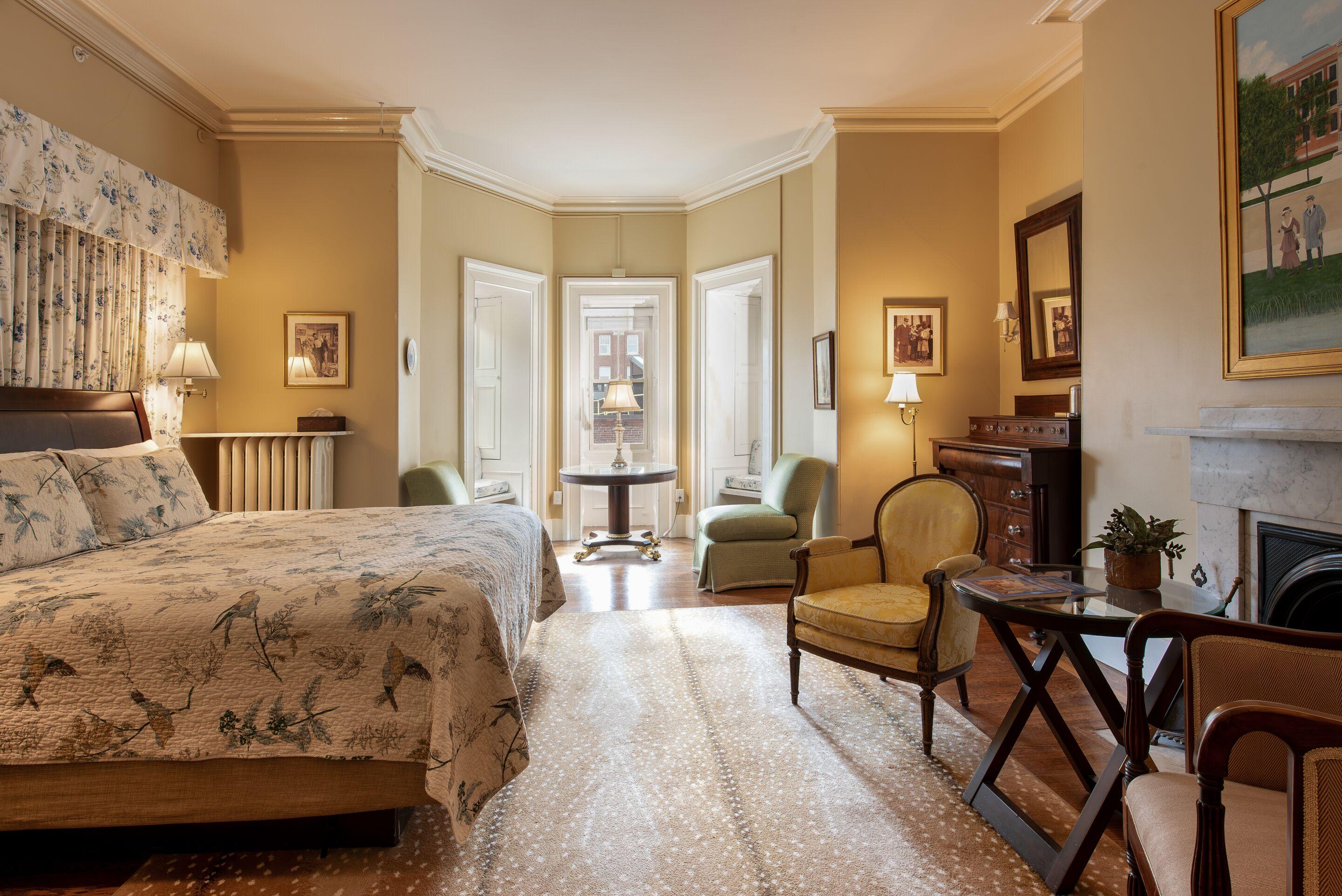 The College Club Of 3*