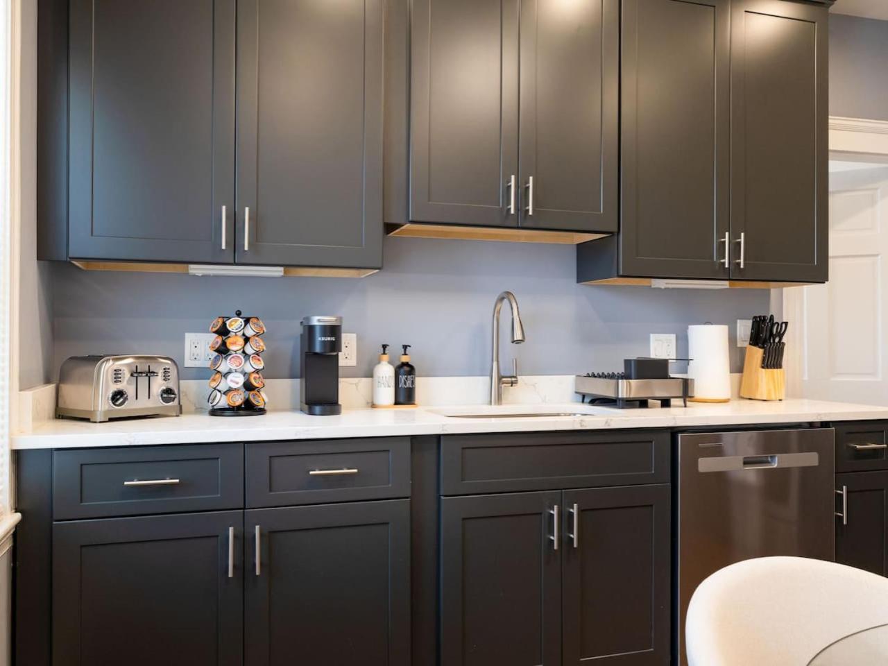 Luxury 3br In With Free Parking Apartment *