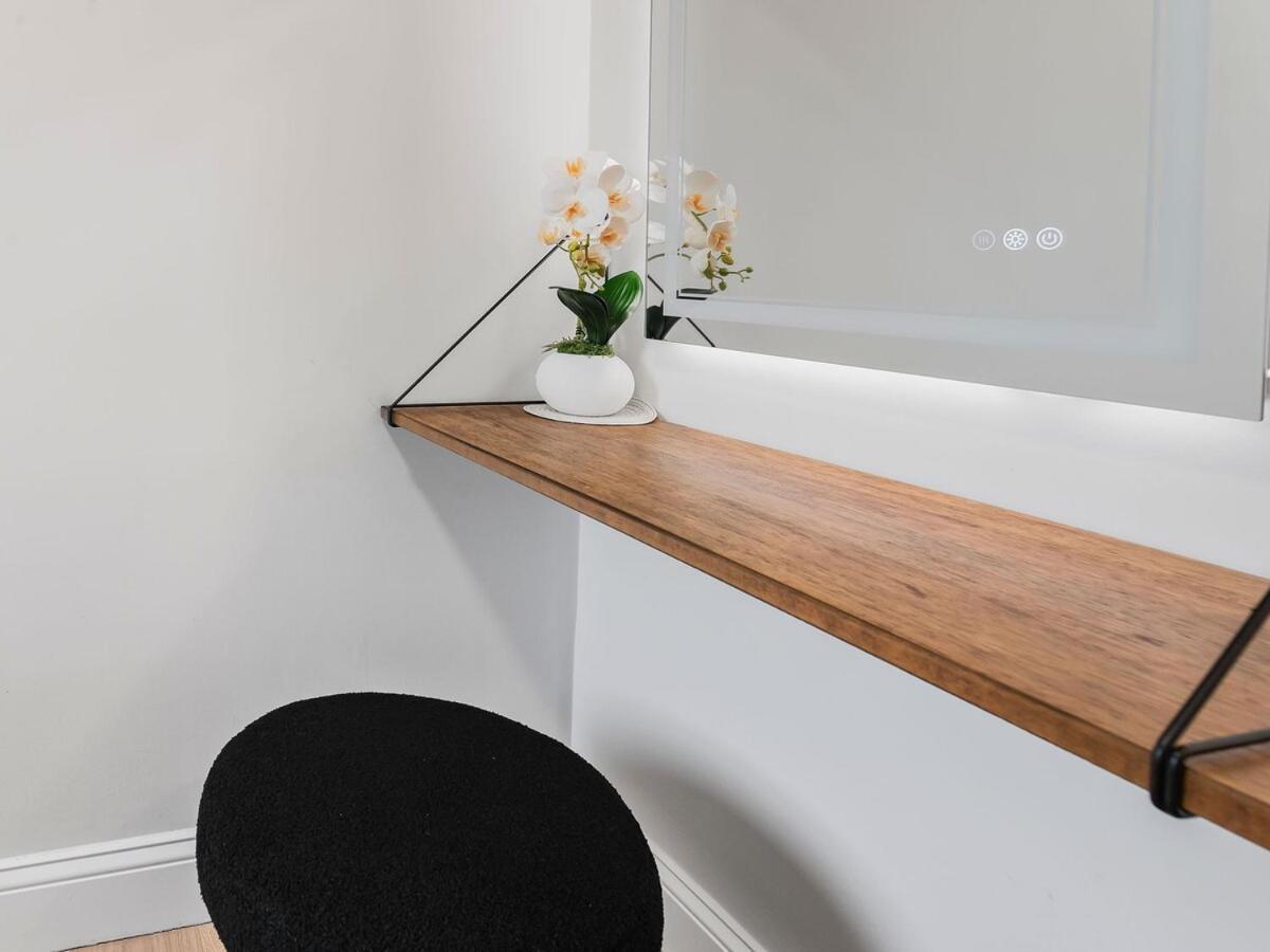 Modern 5b3b In Steps To Convention Center Apartment Boston