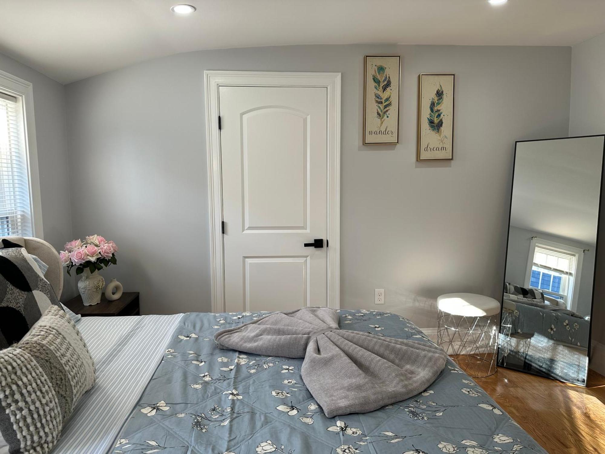 Apartment 85c Brand New 3brwalk To Transit, Near