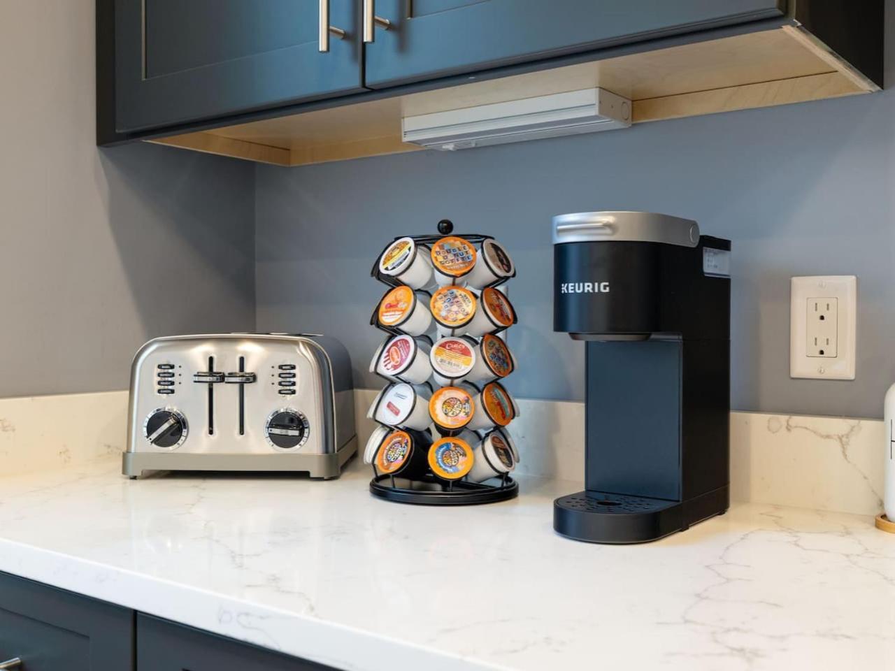 Luxury 3br In With Free Parking Apartment