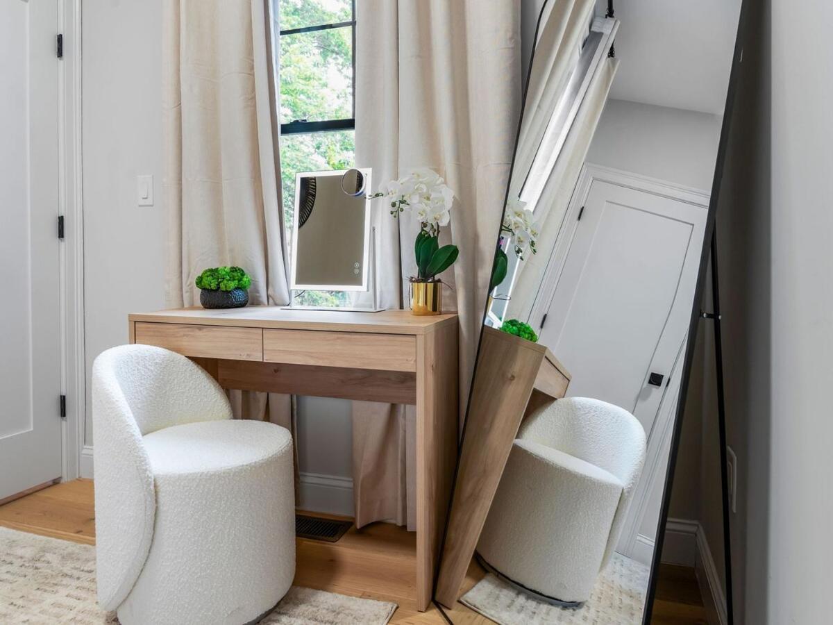 Modern 5b3b In Steps To Convention Center Apartment Boston