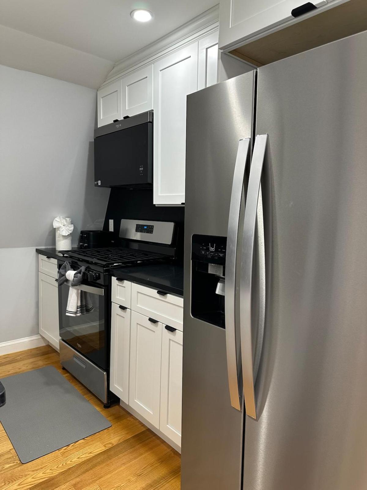 Apartment 85c Brand New 3brwalk To Transit, Near