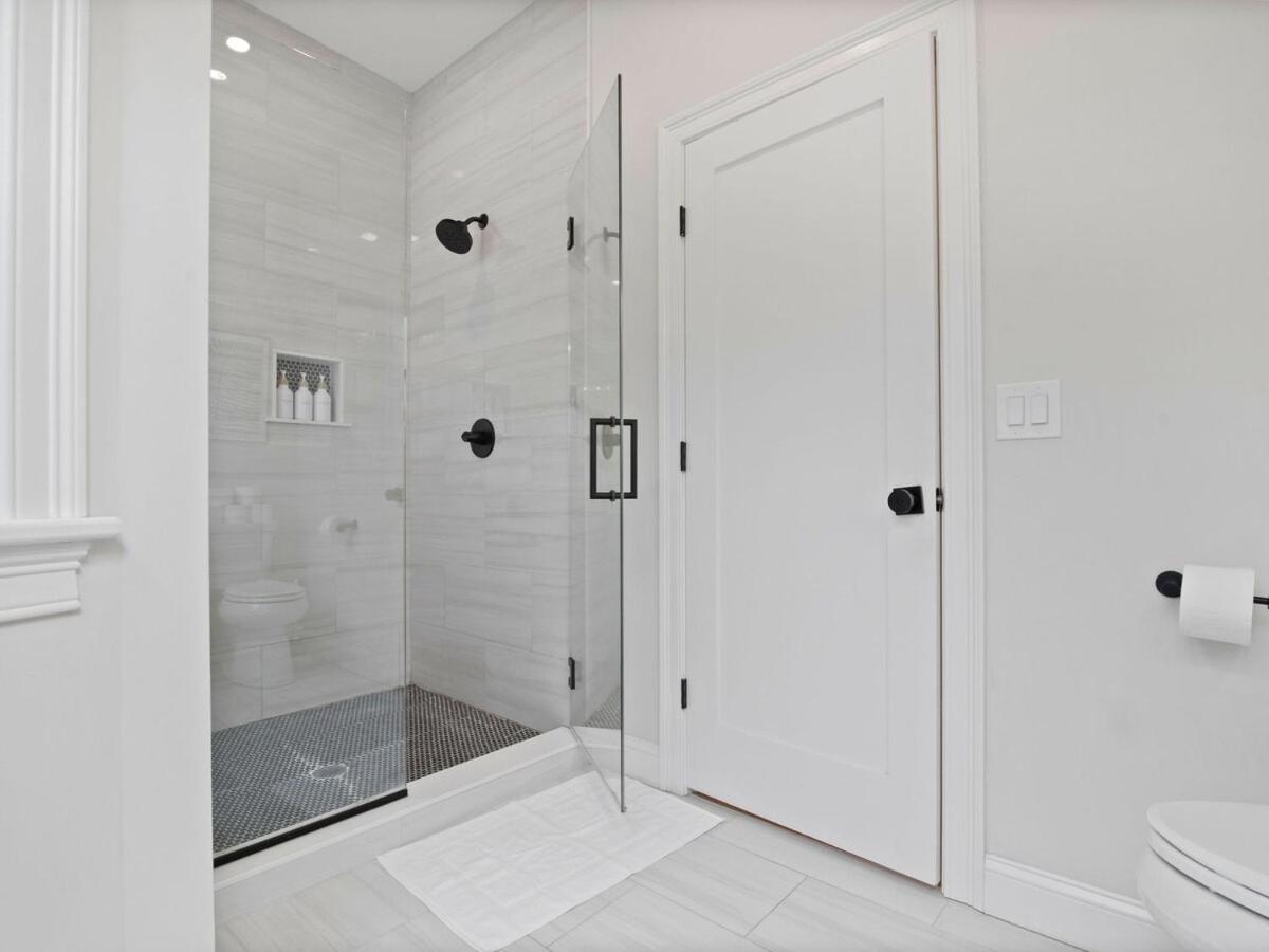 Modern 5b3b In Steps To Convention Center *