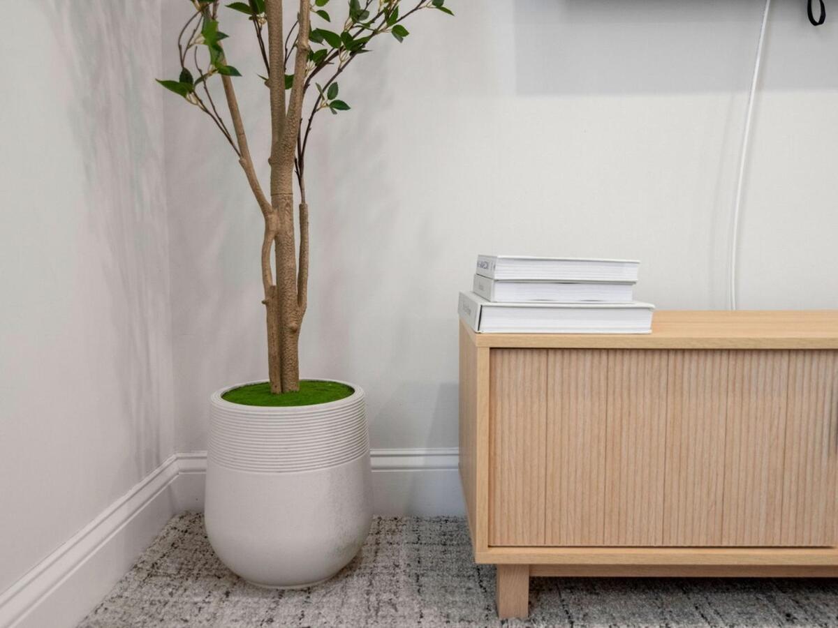 Modern 5b3b In Steps To Convention Center * Boston