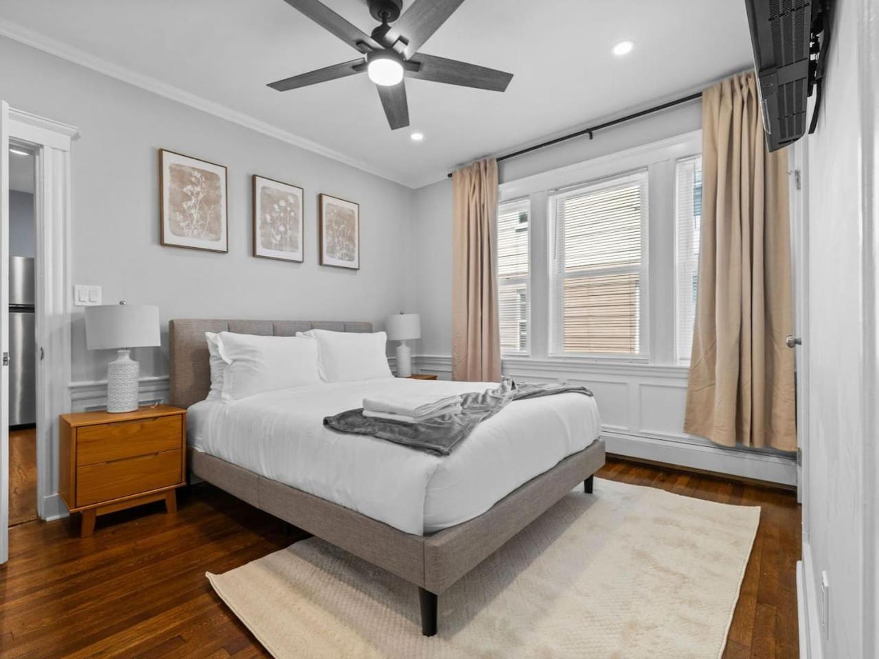 Luxury 3br In With Free Parking Apartment