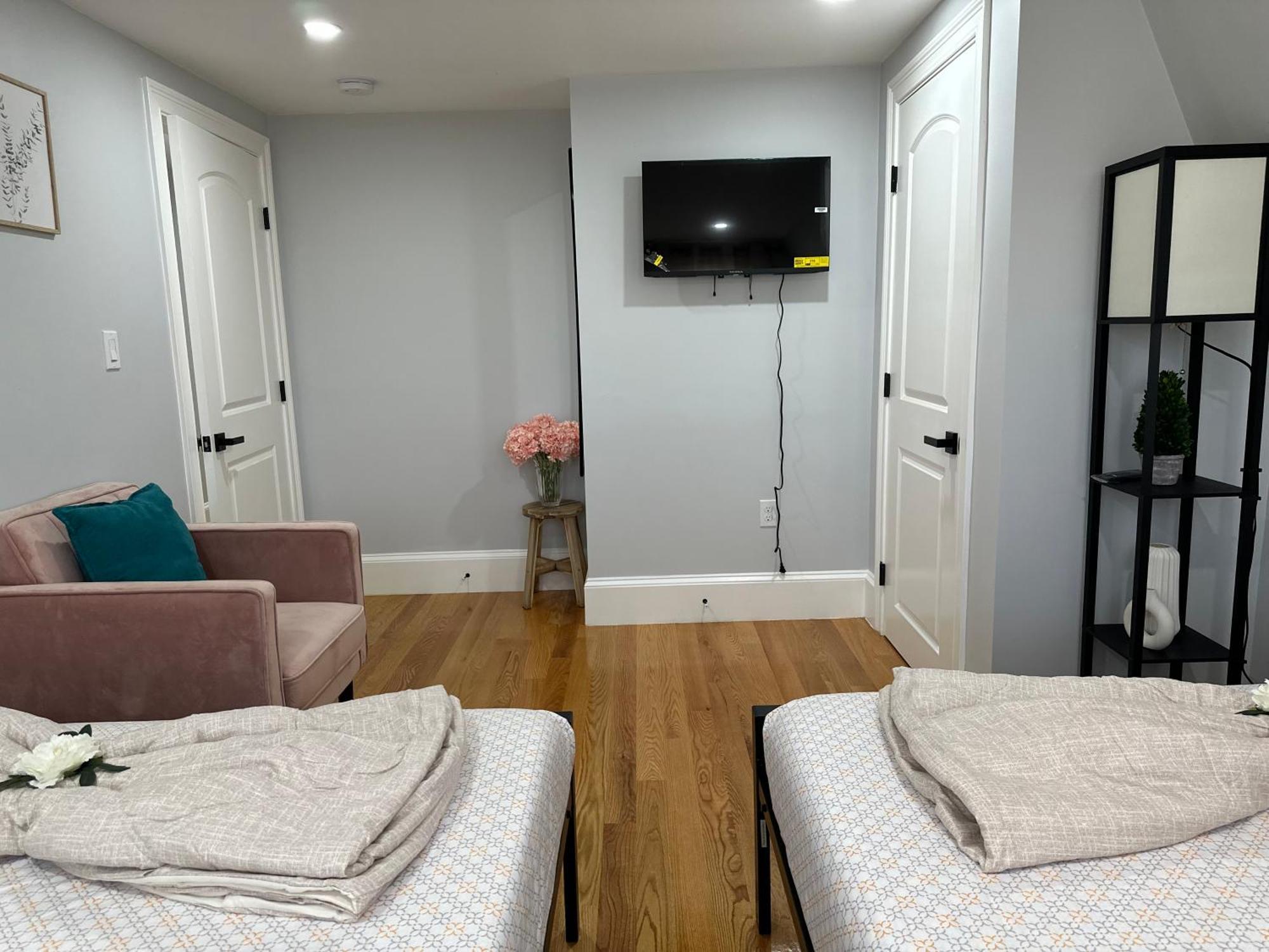 85c Brand New 3brwalk To Transit, Near Apartment *