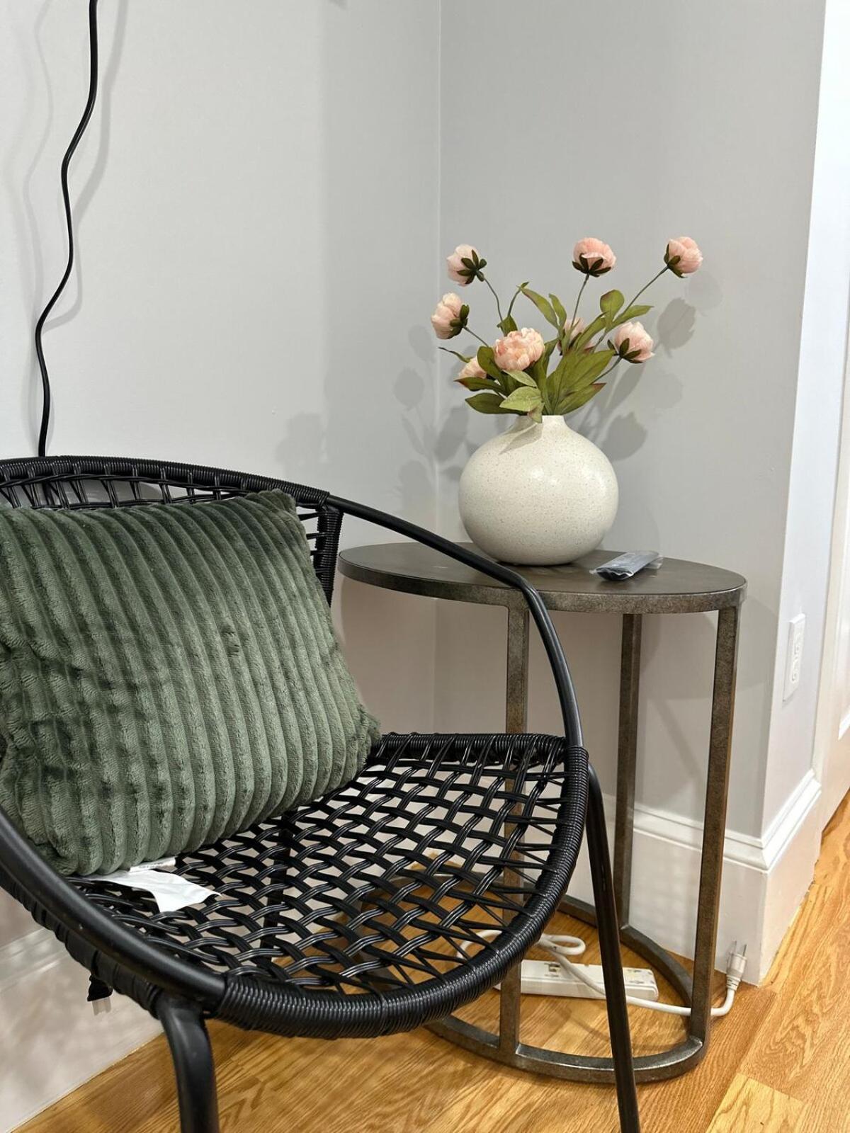 Apartment 85c Brand New 3brwalk To Transit, Near *