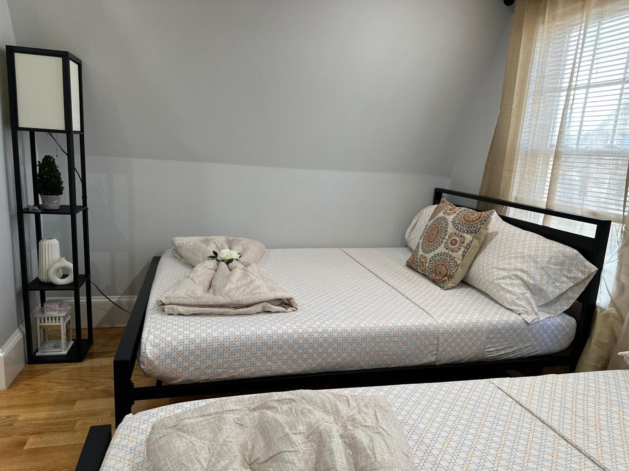 Apartment 85c Brand New 3brwalk To Transit, Near