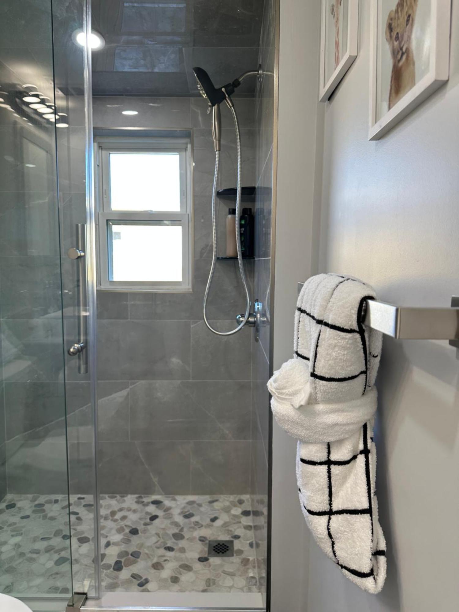 Apartment 85c Brand New 3brwalk To Transit, Near *