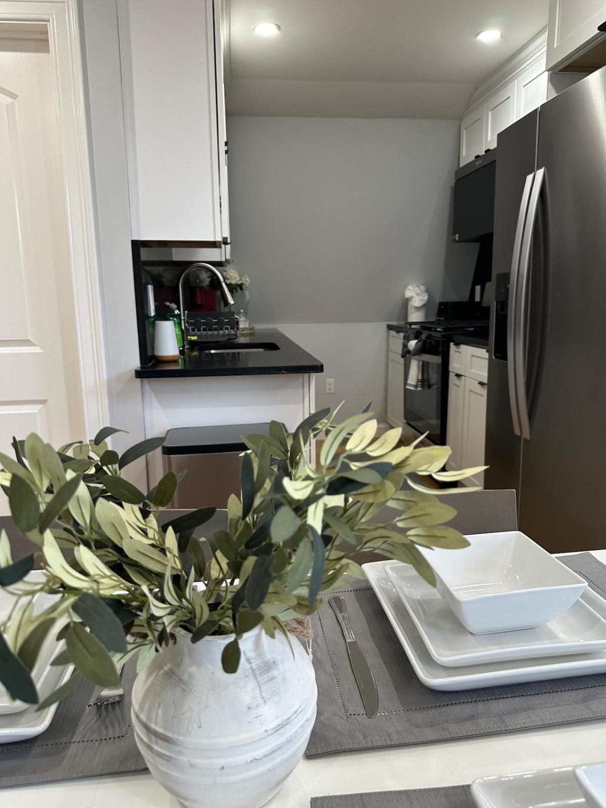 85c Brand New 3brwalk To Transit, Near Apartment *