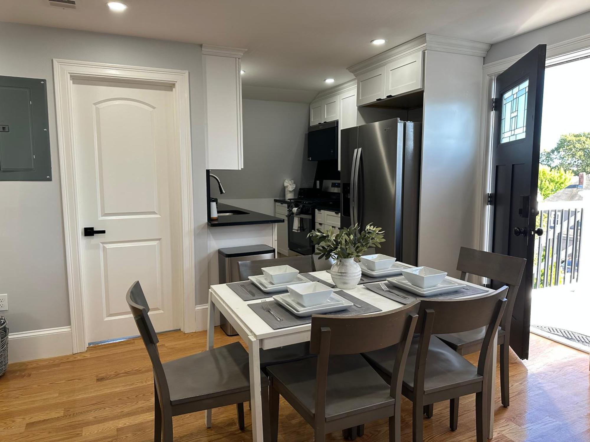 85c Brand New 3brwalk To Transit, Near Apartment *