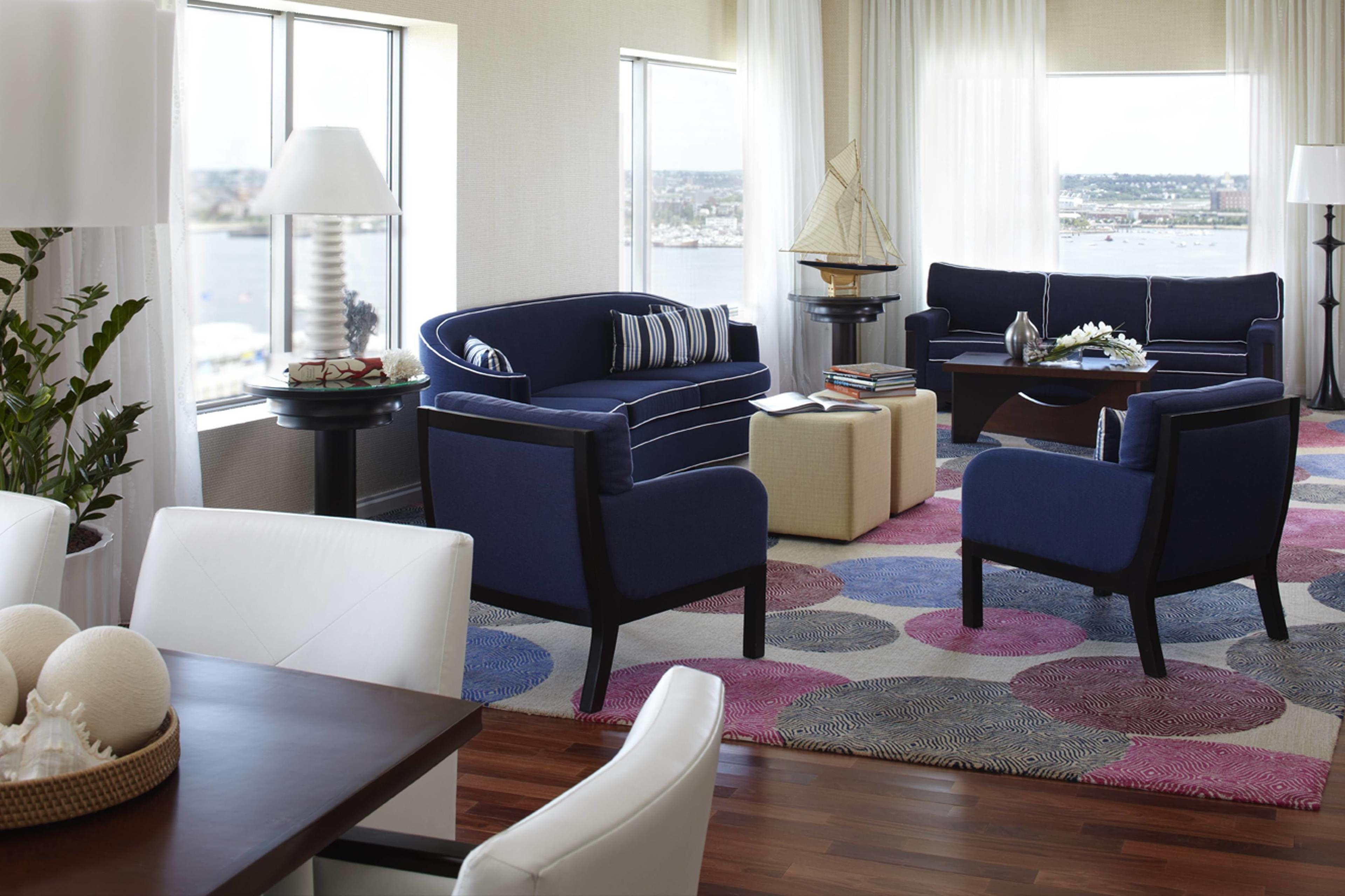 Renaissance Seaport District Hotel 4*