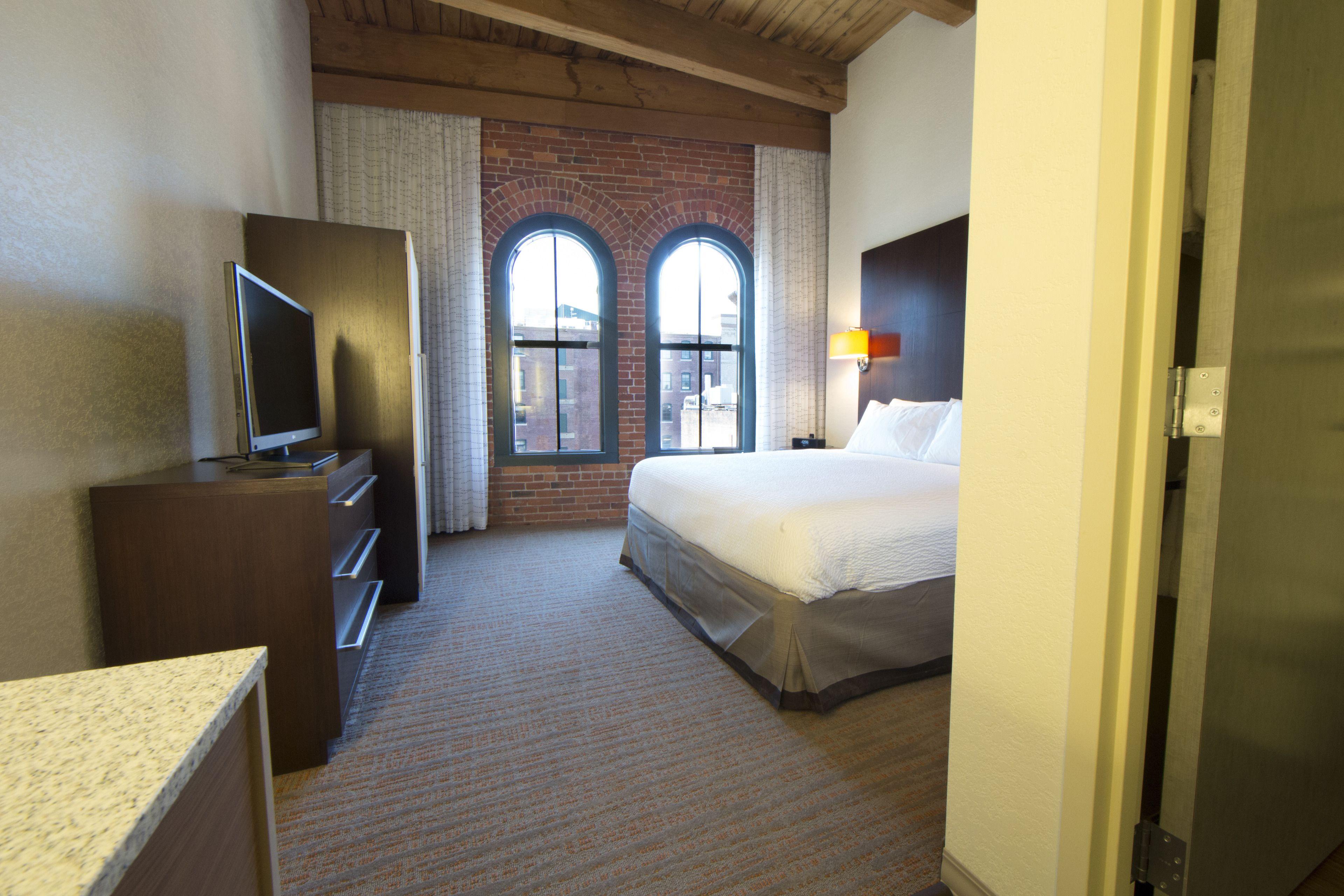 By Marriott Downtown Seaport Hotel Boston