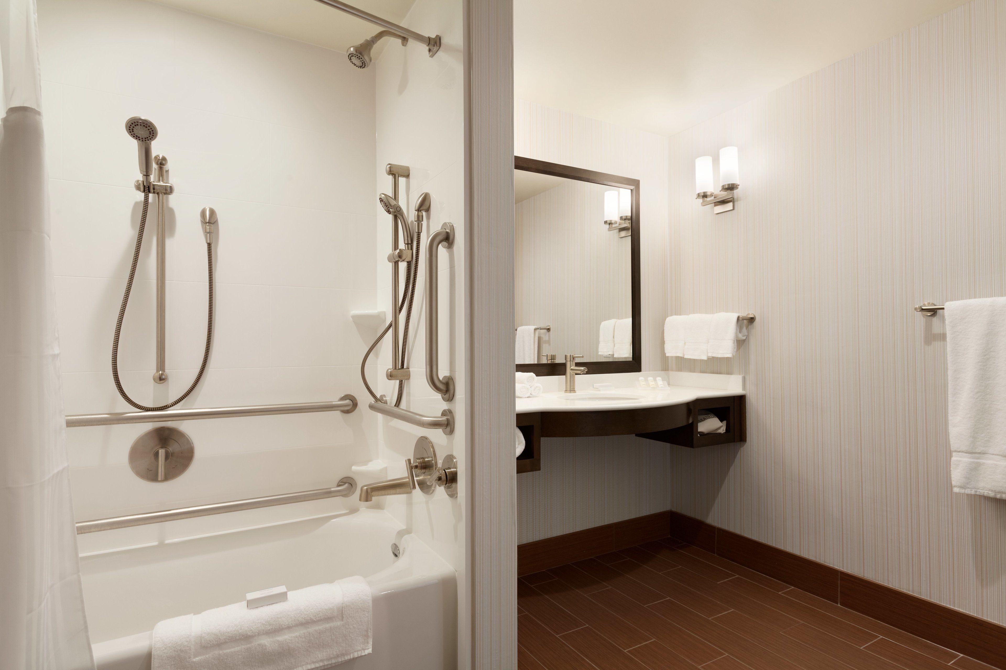 Hilton Garden Logan Airport 3*