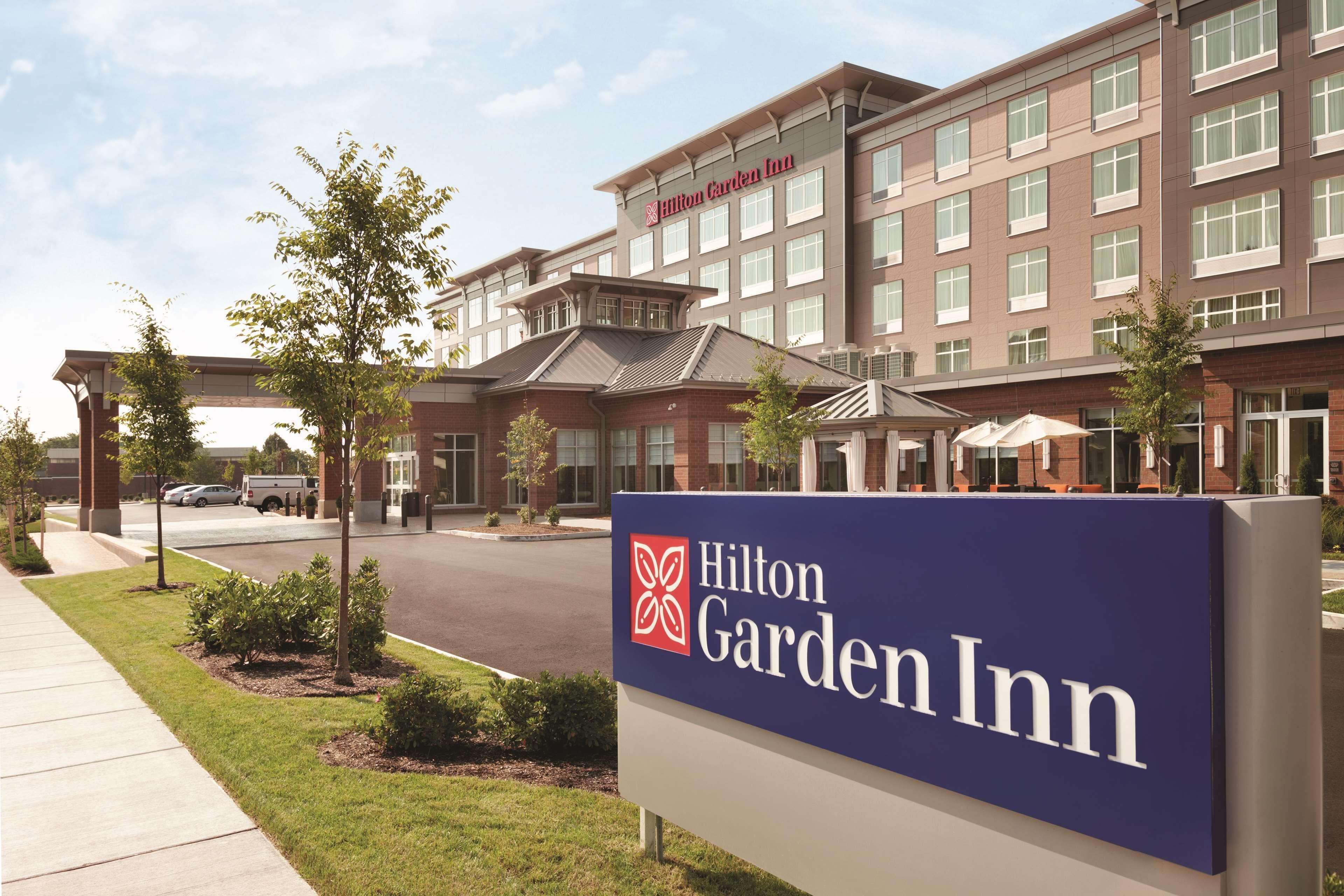 Hilton Garden Logan Airport 3*