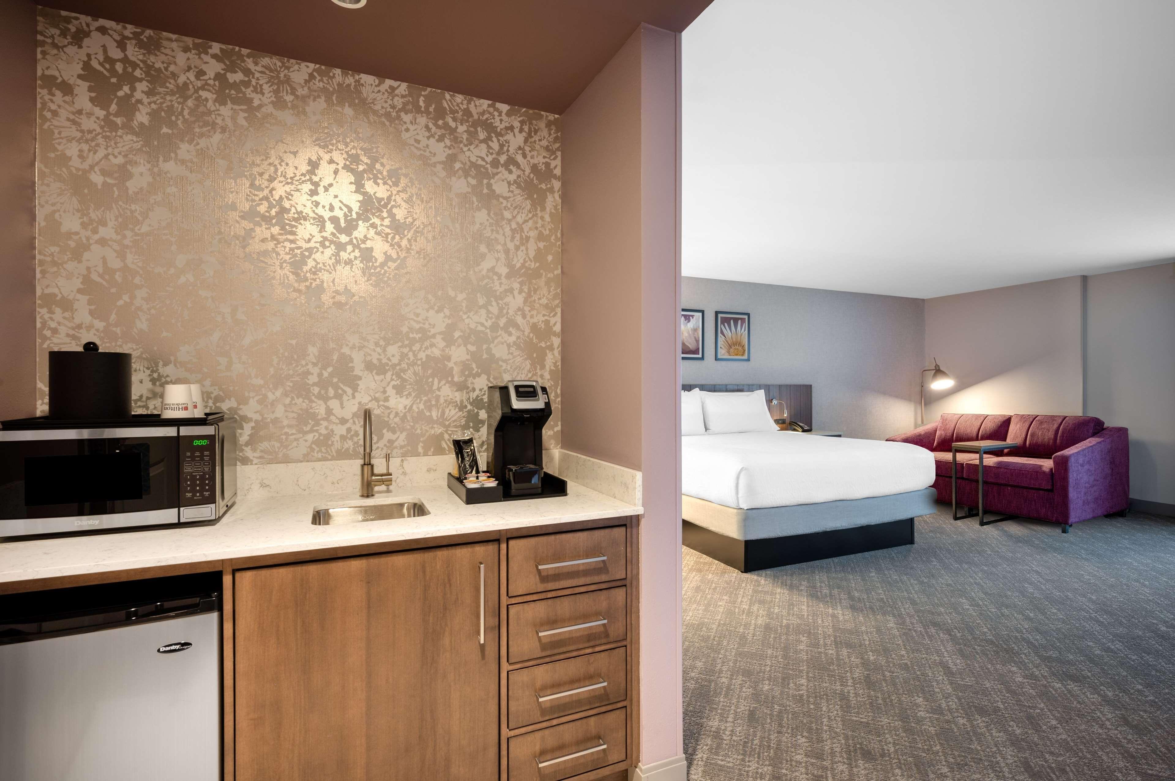 Hotel Hilton Garden Logan Airport 3*