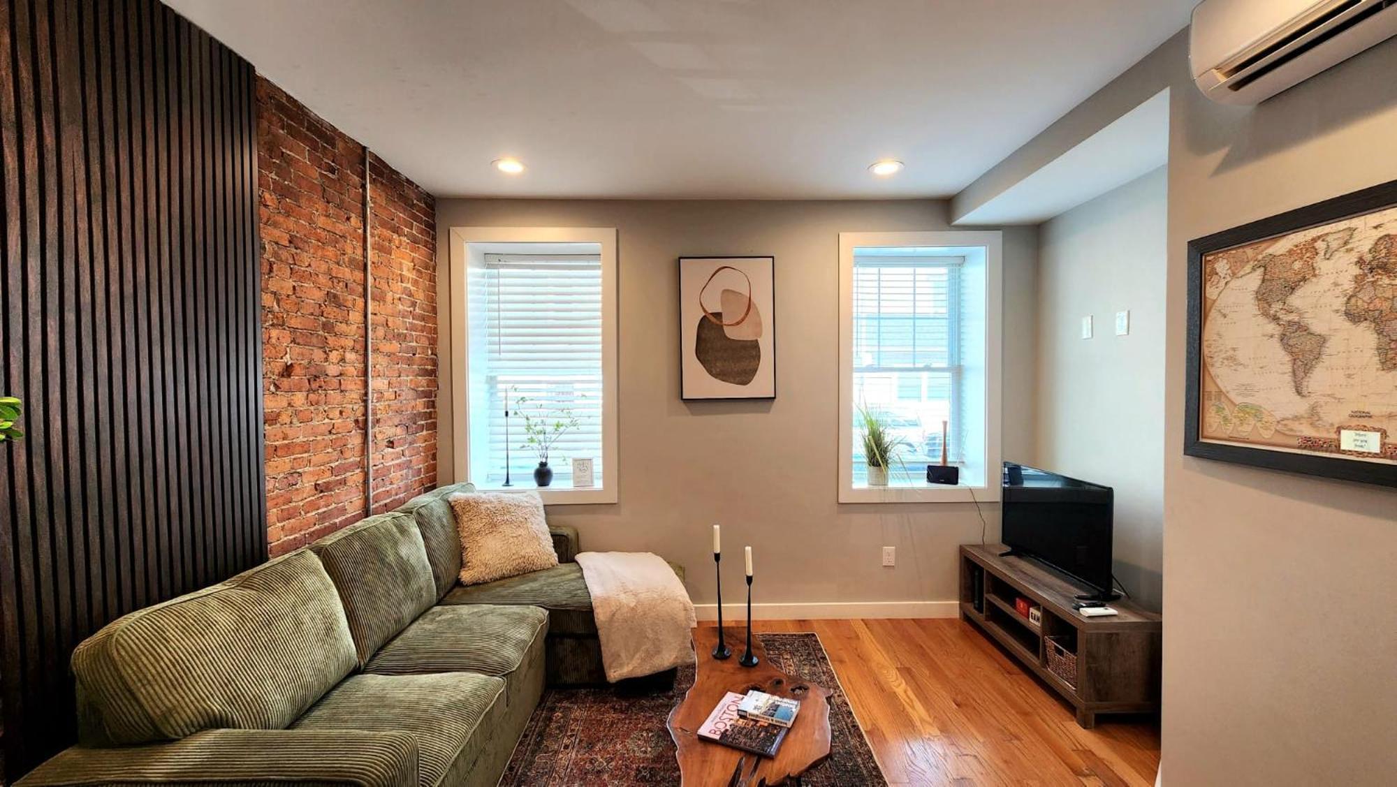 Upscale Two Level By Seaport And Convention Centre Bcec *