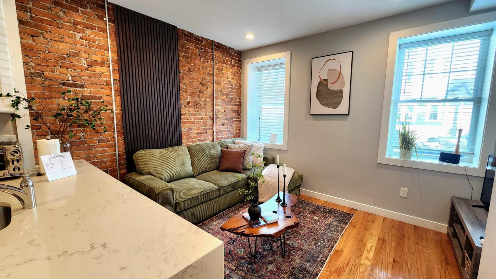 Upscale Two Level By Seaport And Convention Centre Bcec