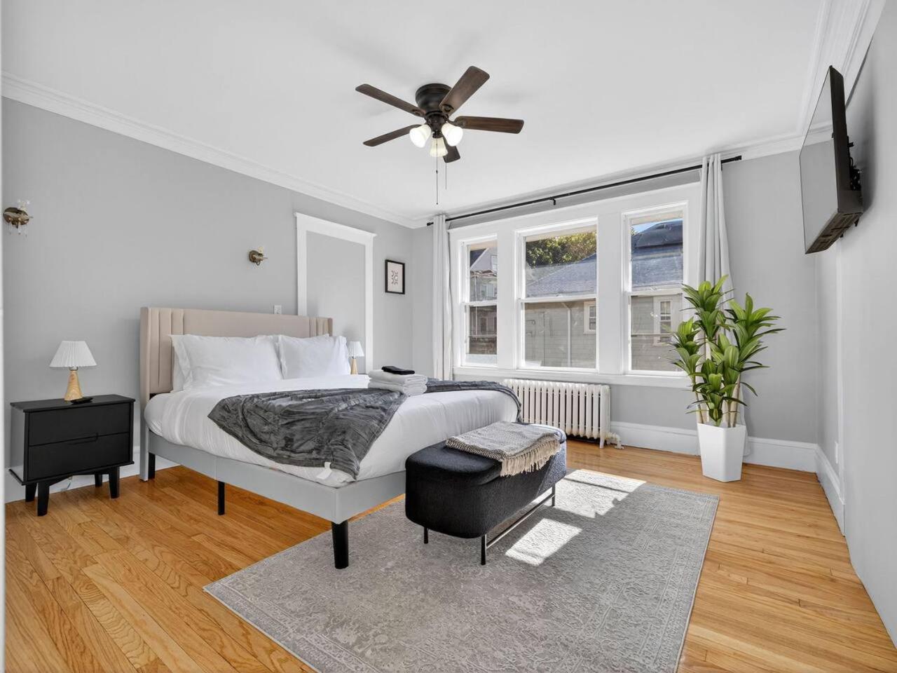 Vintage 5br In With Free Parking