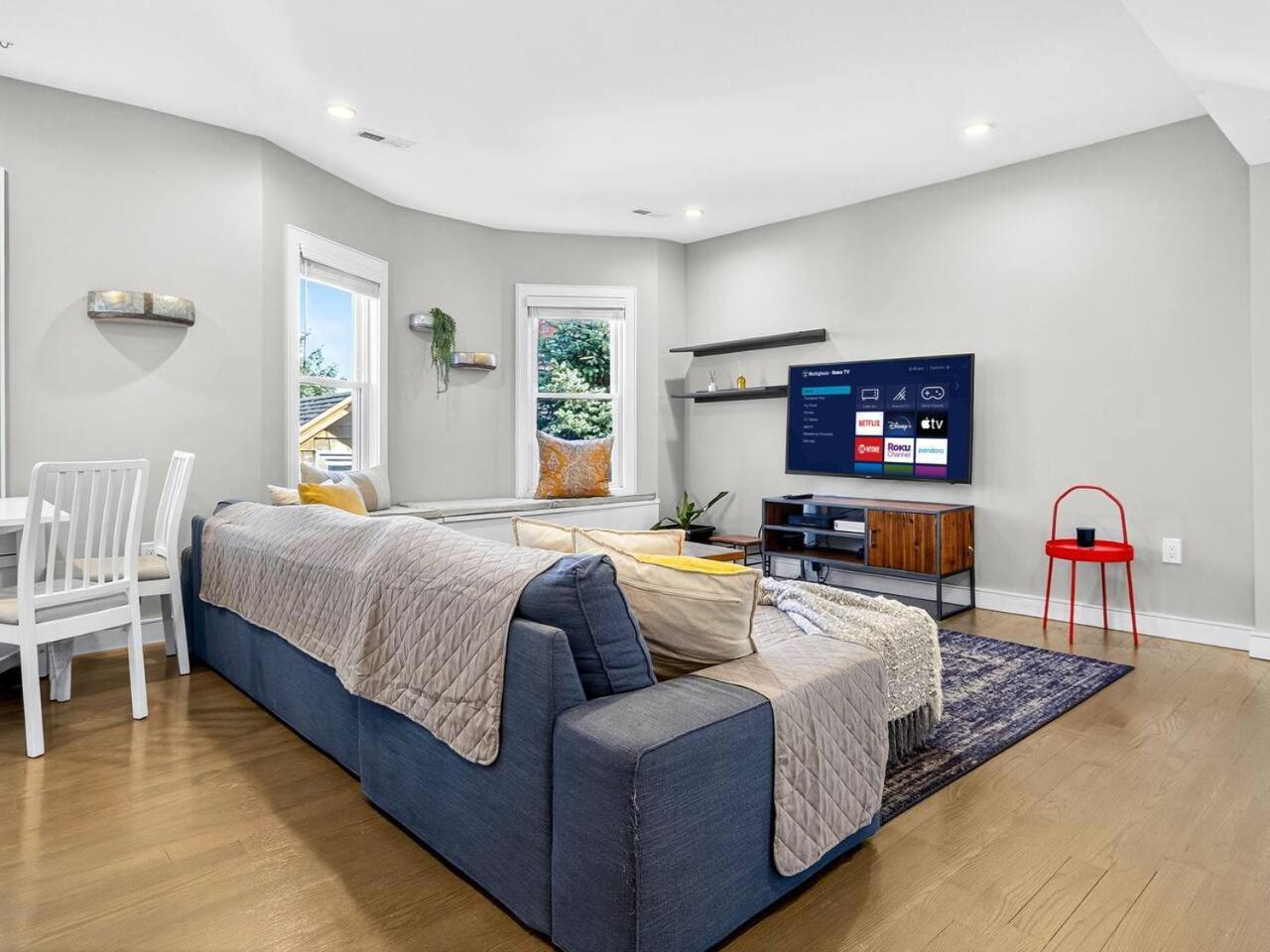 Luxury 3br 2ba Penthouse Apartment