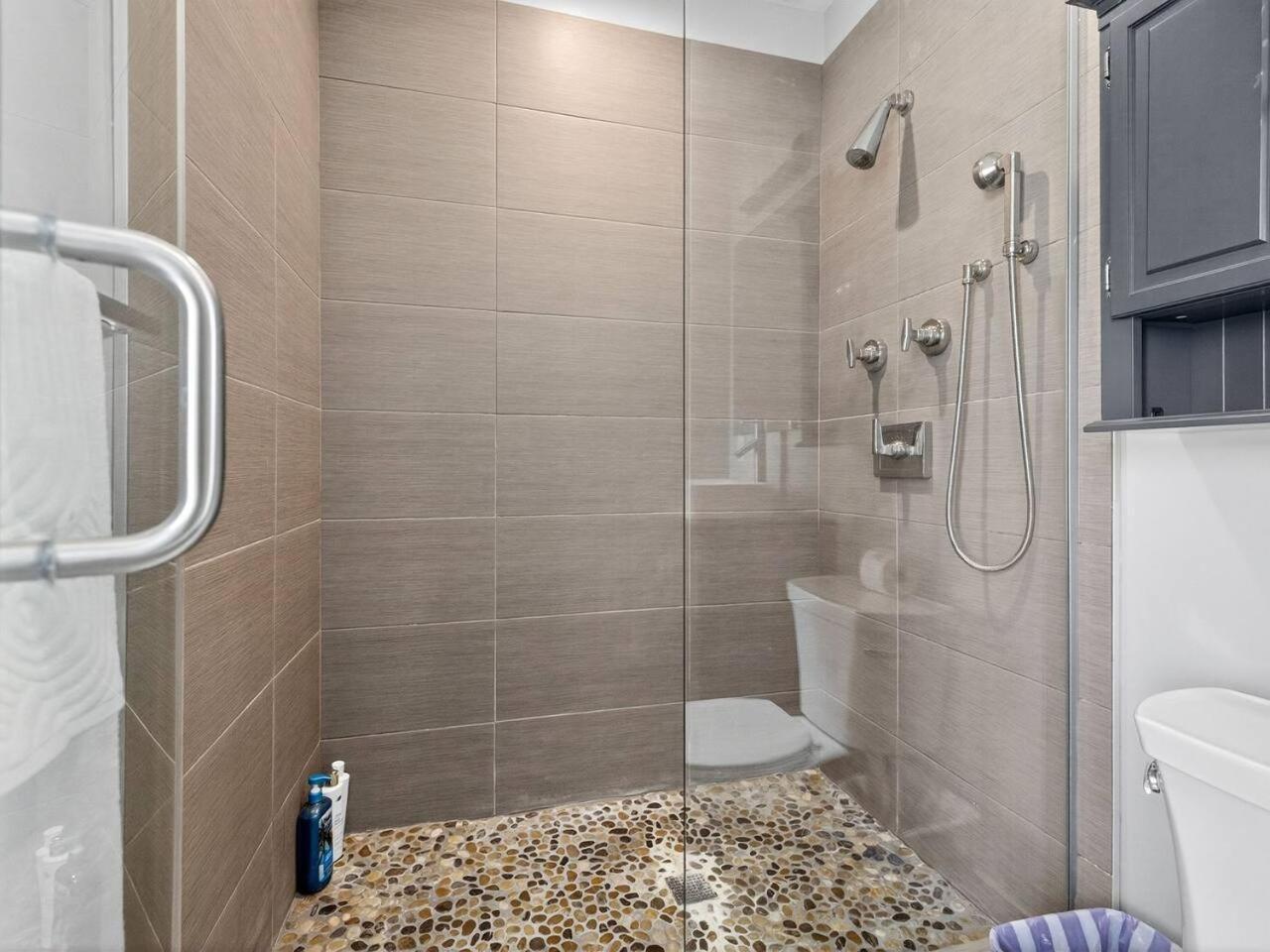 Luxury 3br 2ba Penthouse Apartment