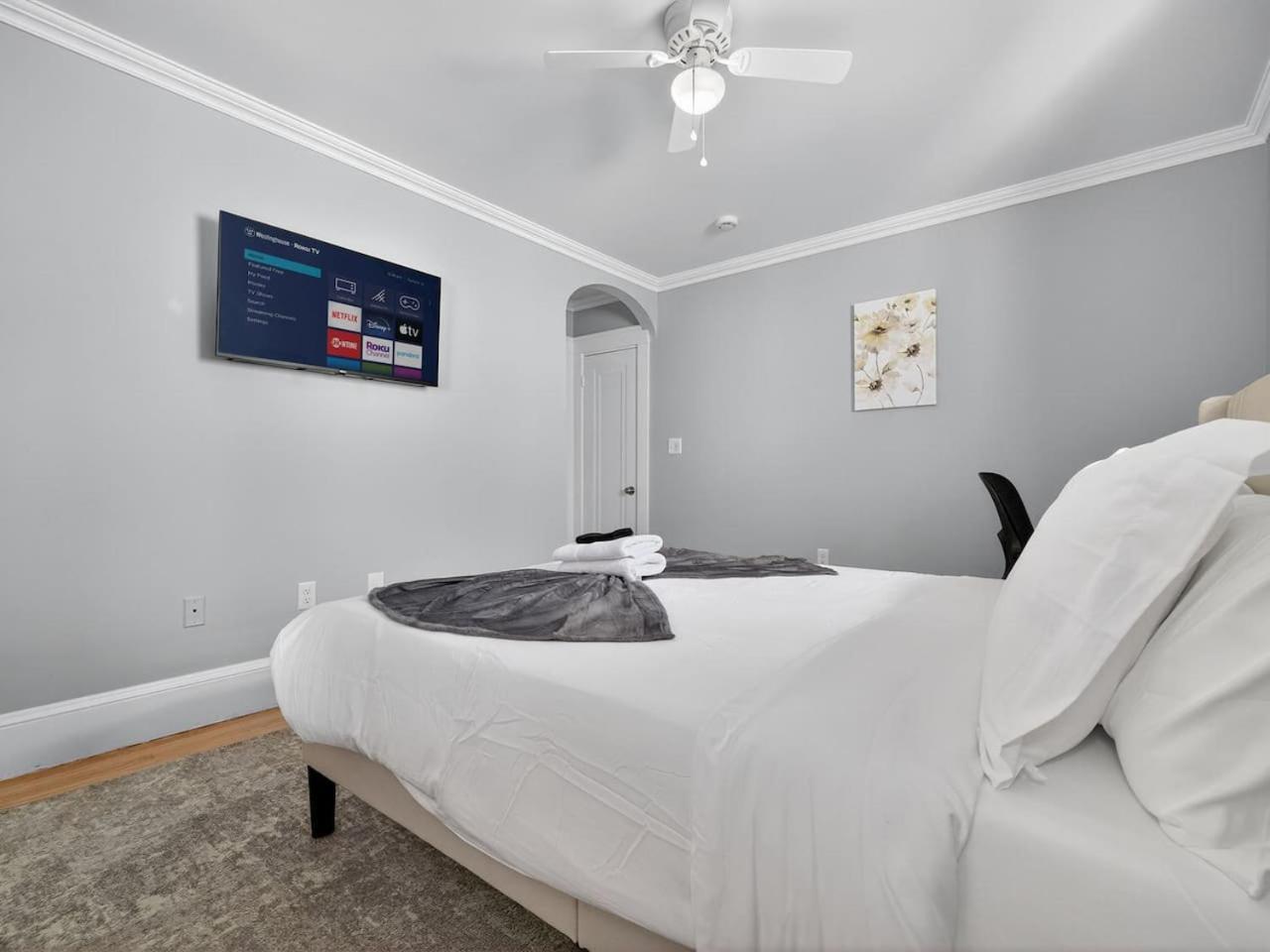 Vintage 5br In With Free Parking Apartment *