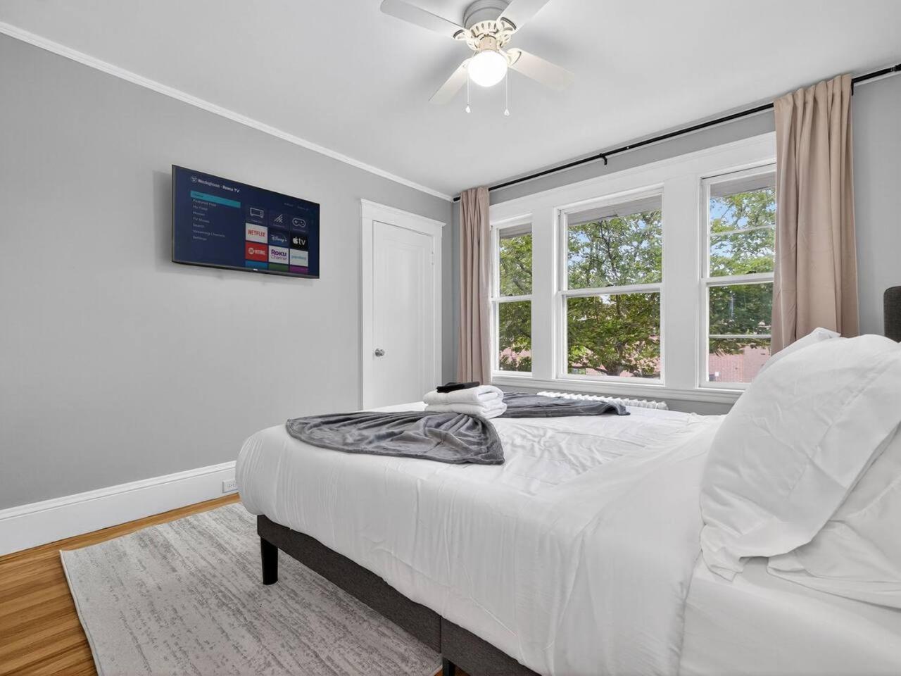 Vintage 5br In With Free Parking Apartment Boston