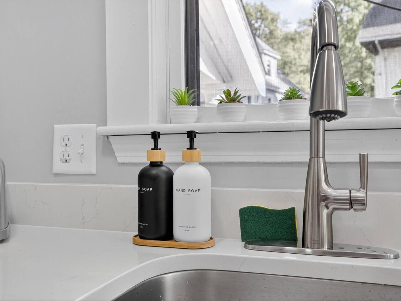 Vintage 5br In With Free Parking Apartment Boston