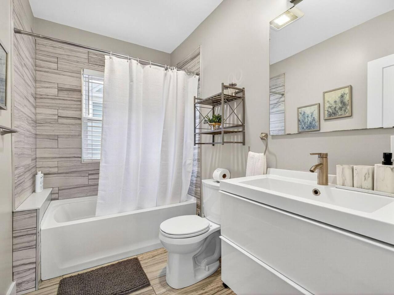 Luxury 3br 2ba Penthouse Apartment