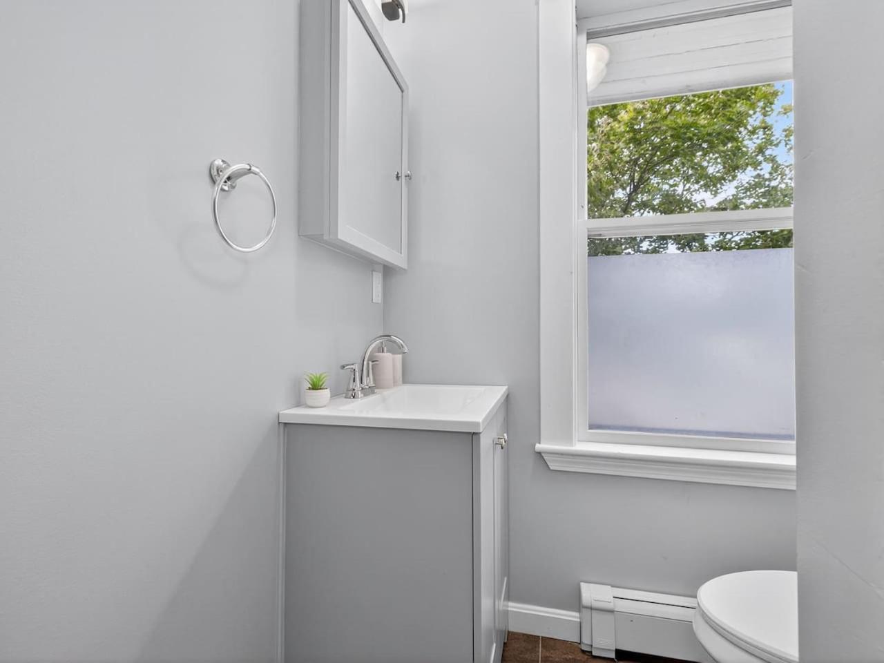 Vintage 5br In With Free Parking