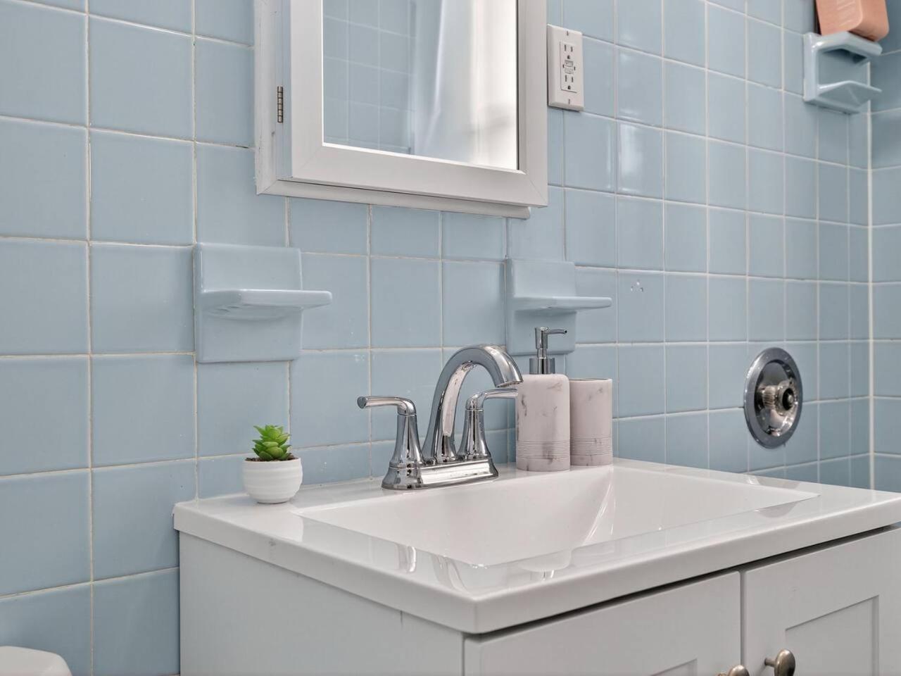 Vintage 5br In With Free Parking Apartment *