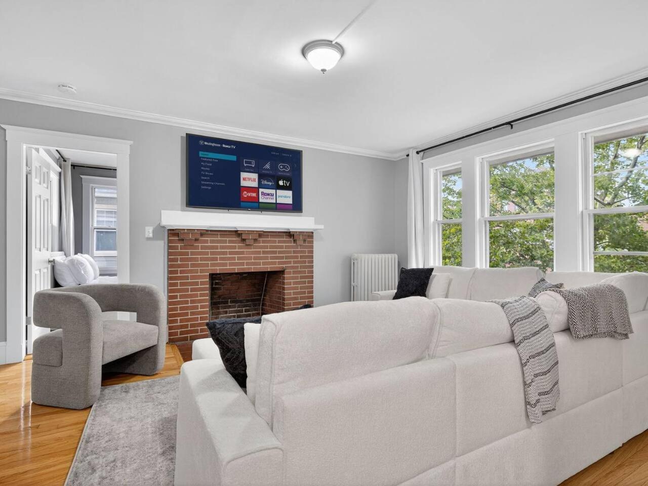 Vintage 5br In With Free Parking Apartment Boston