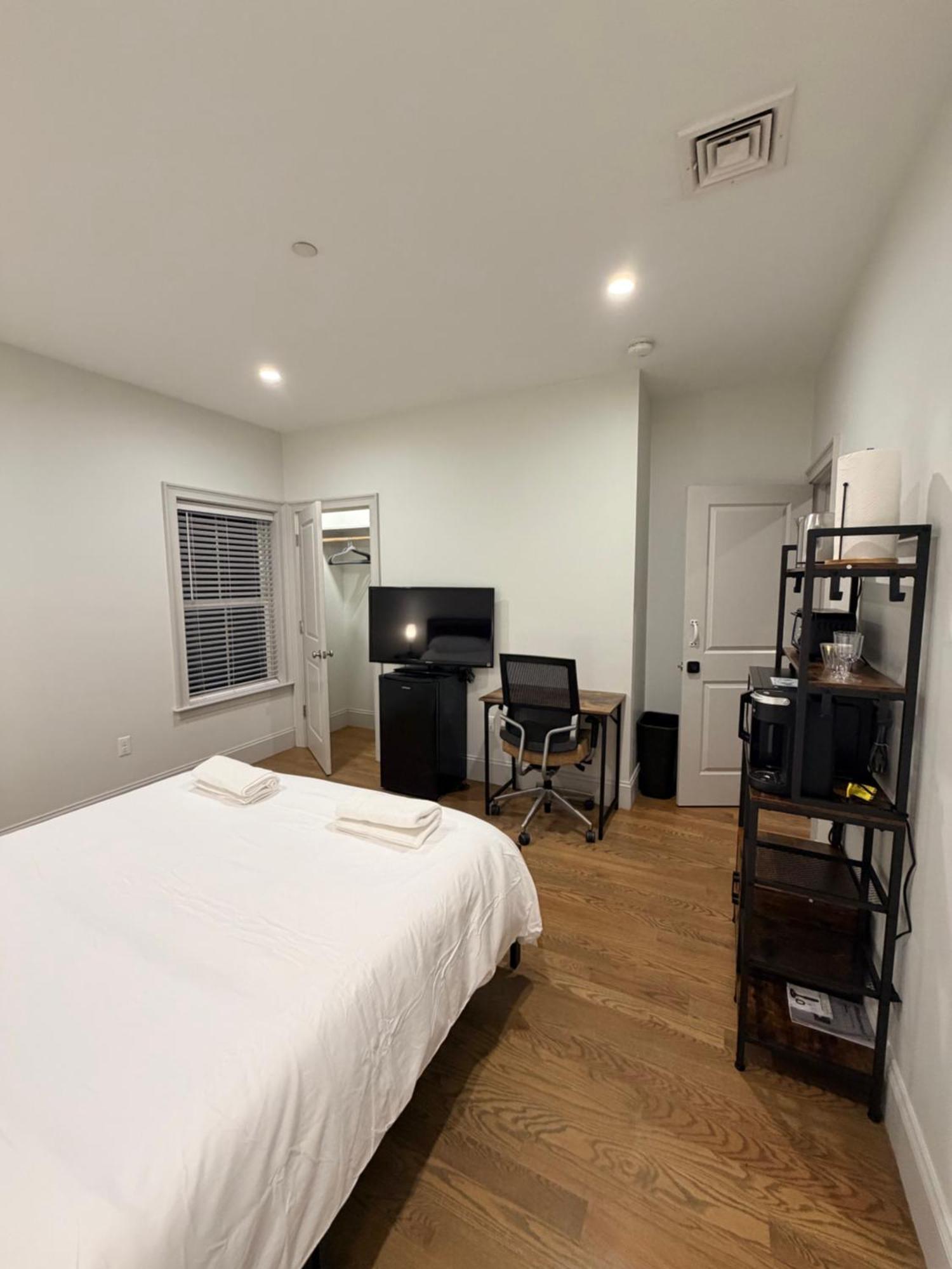 Historic Lower Mills Homestay *