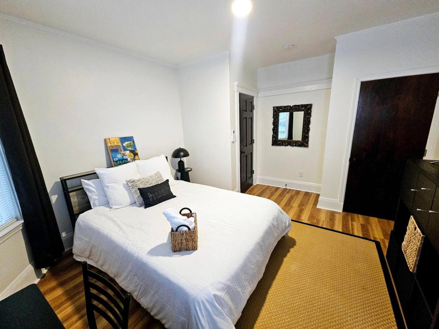 Apartment Cozy Classic With Queen Size Bed