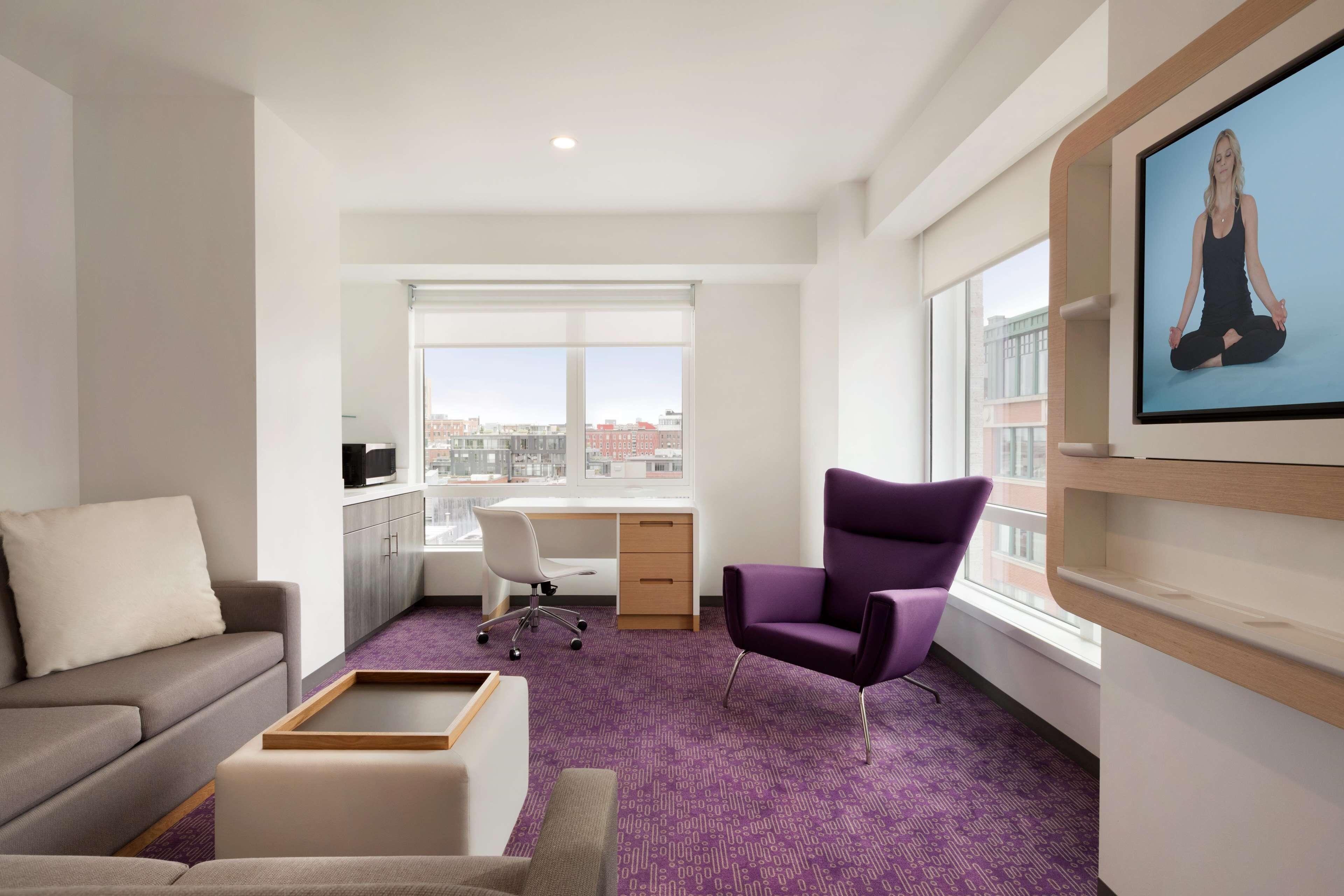 Yotel 4*
