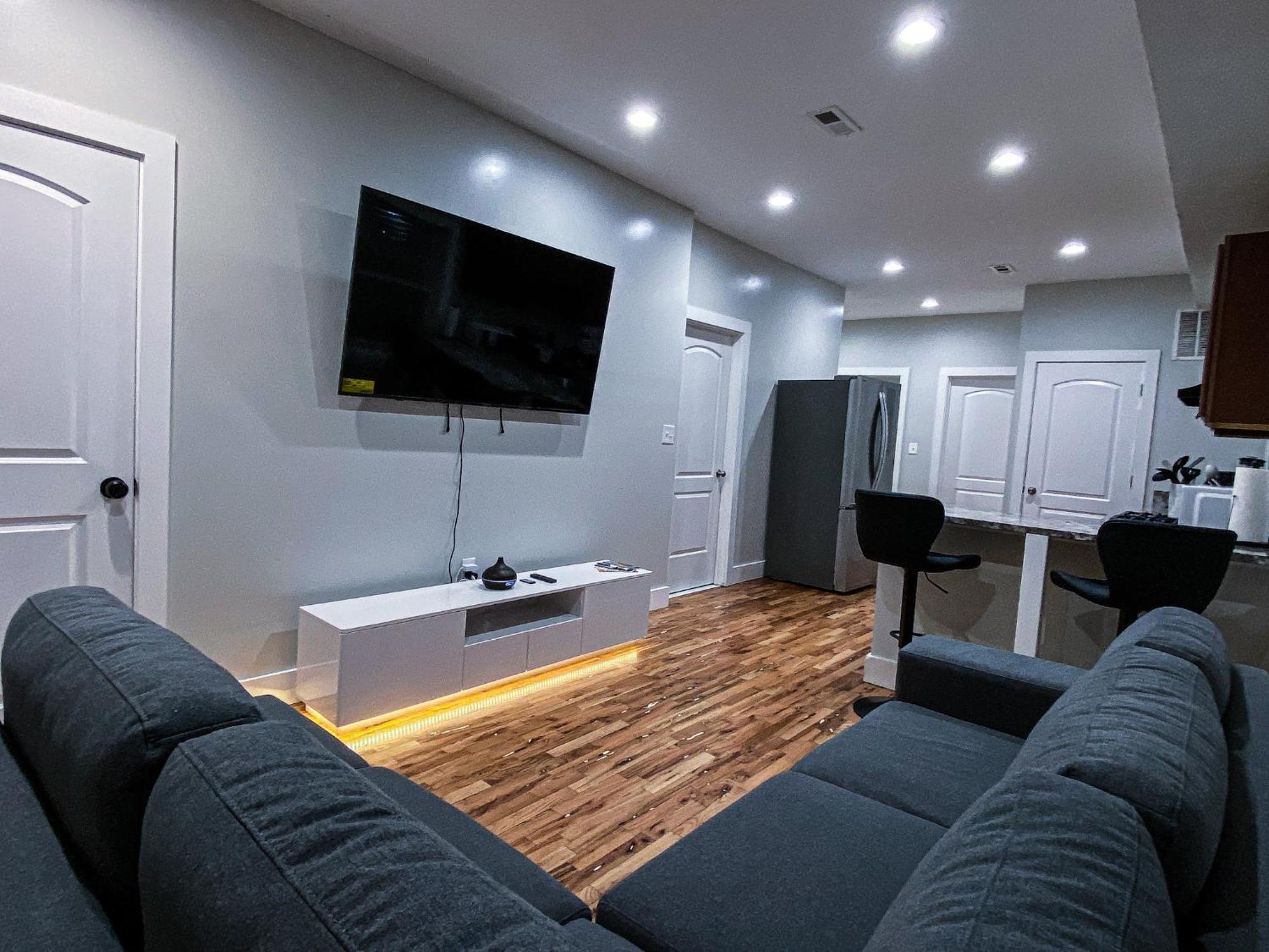 Apartment Modern 3br Walk To Subway 2 Min To Logan Airport *