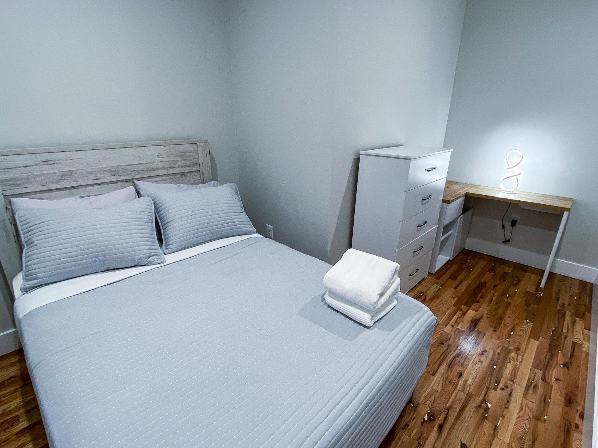 Modern 3br Walk To Subway 2 Min To Logan Airport Apartment