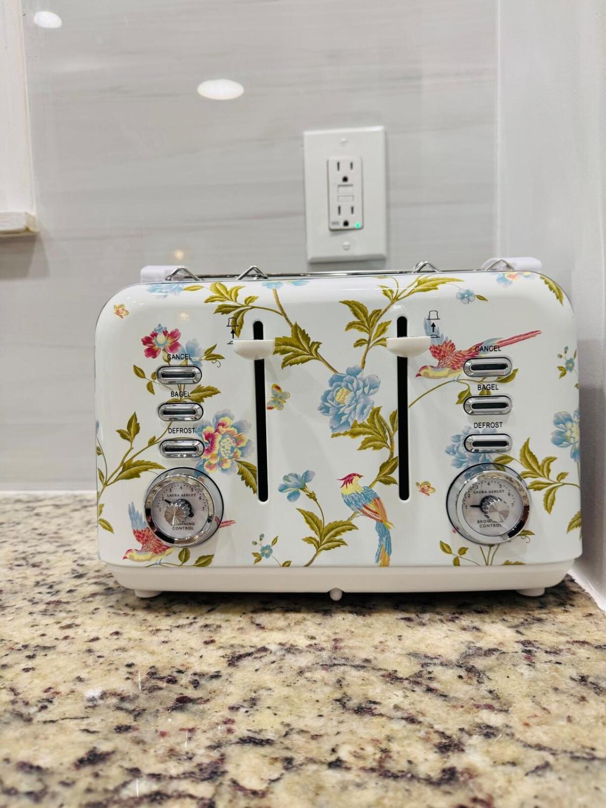 Spacious 3br Unit In Free Parking Apartment