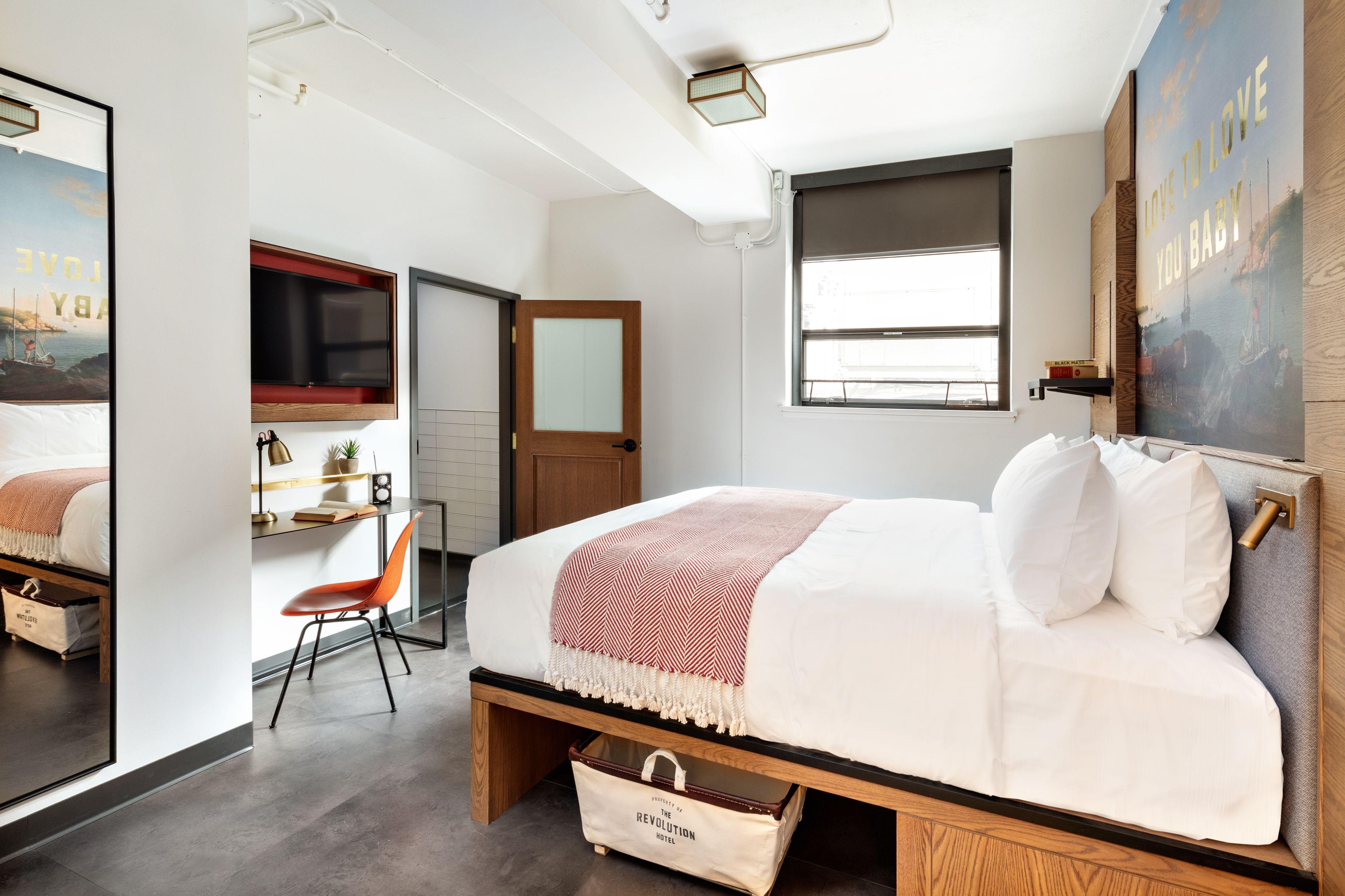 The Revolution Hotel 3*