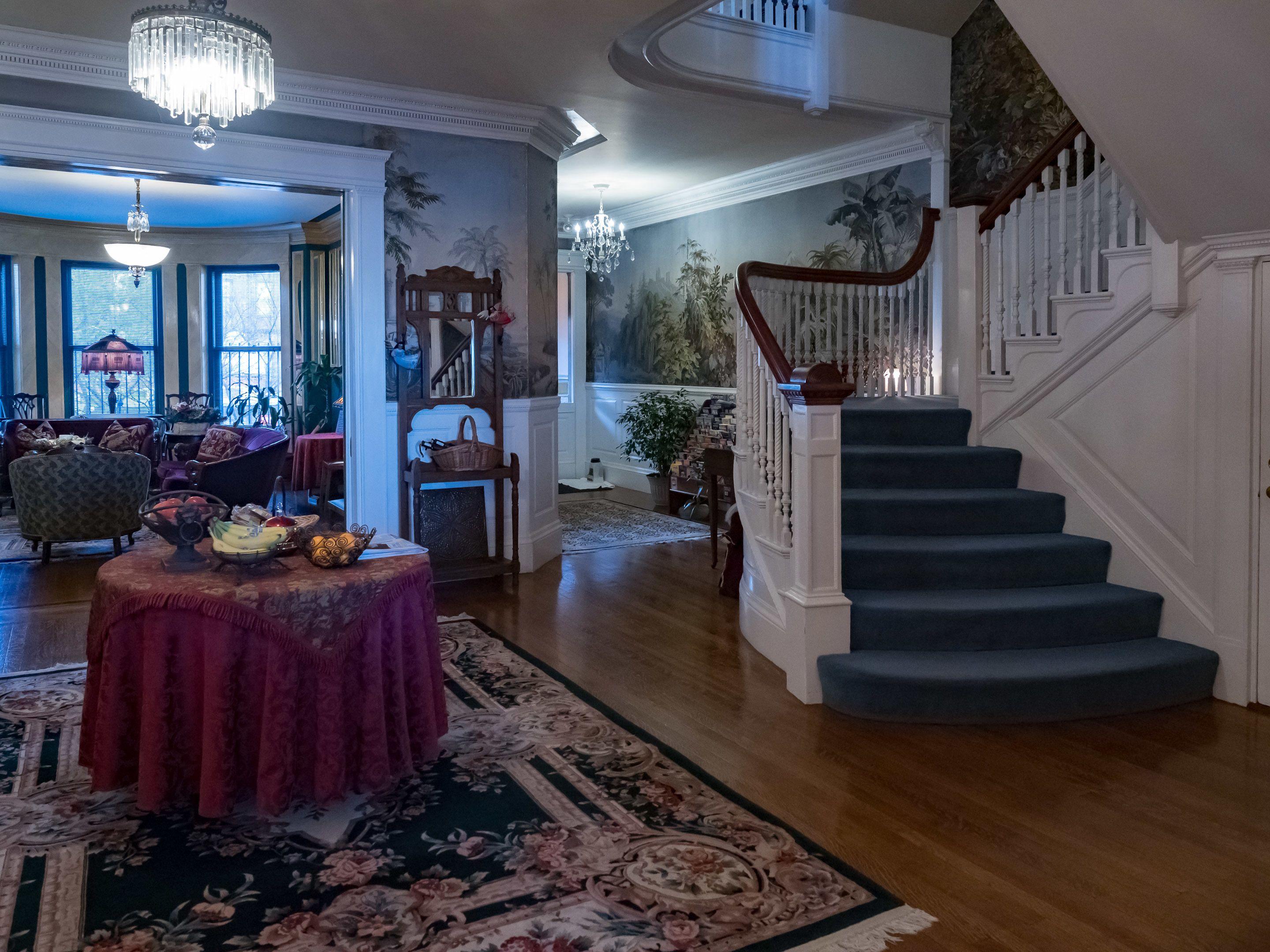 Bed & Breakfast The Gryphon House Boston