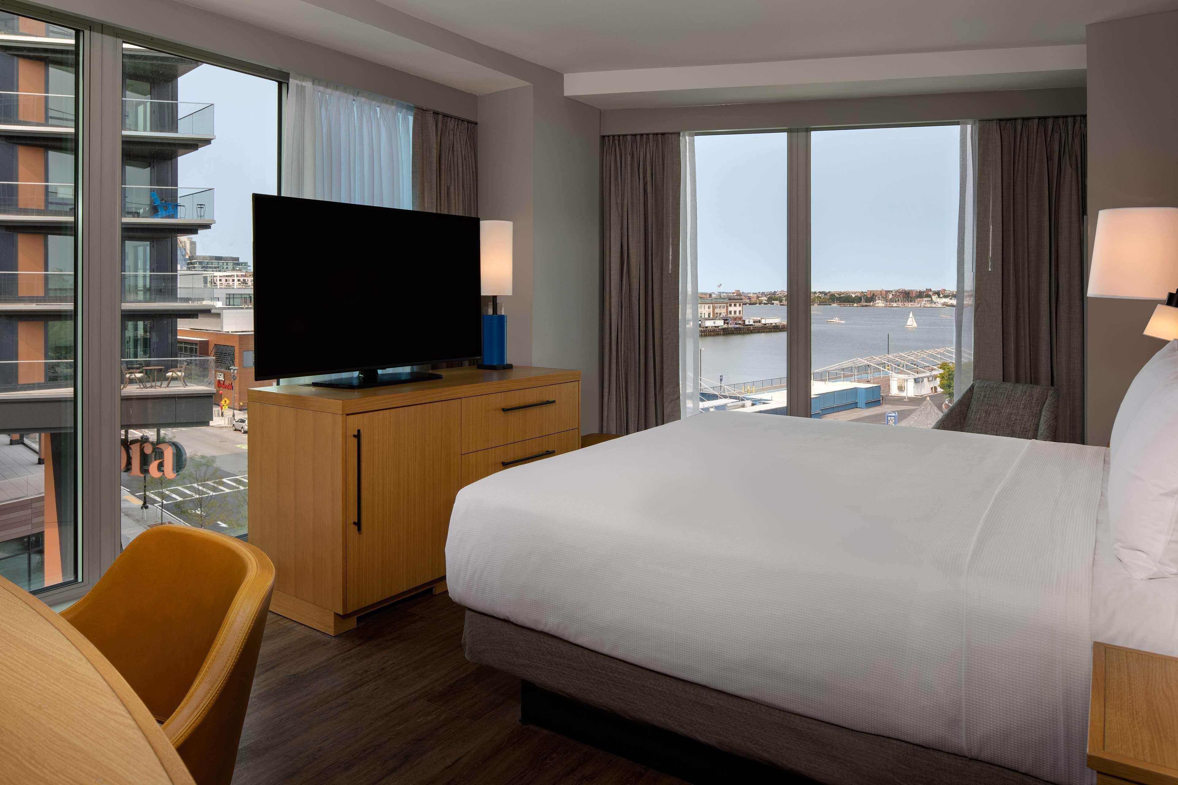 Hyatt Place Boston/seaport District Hotel