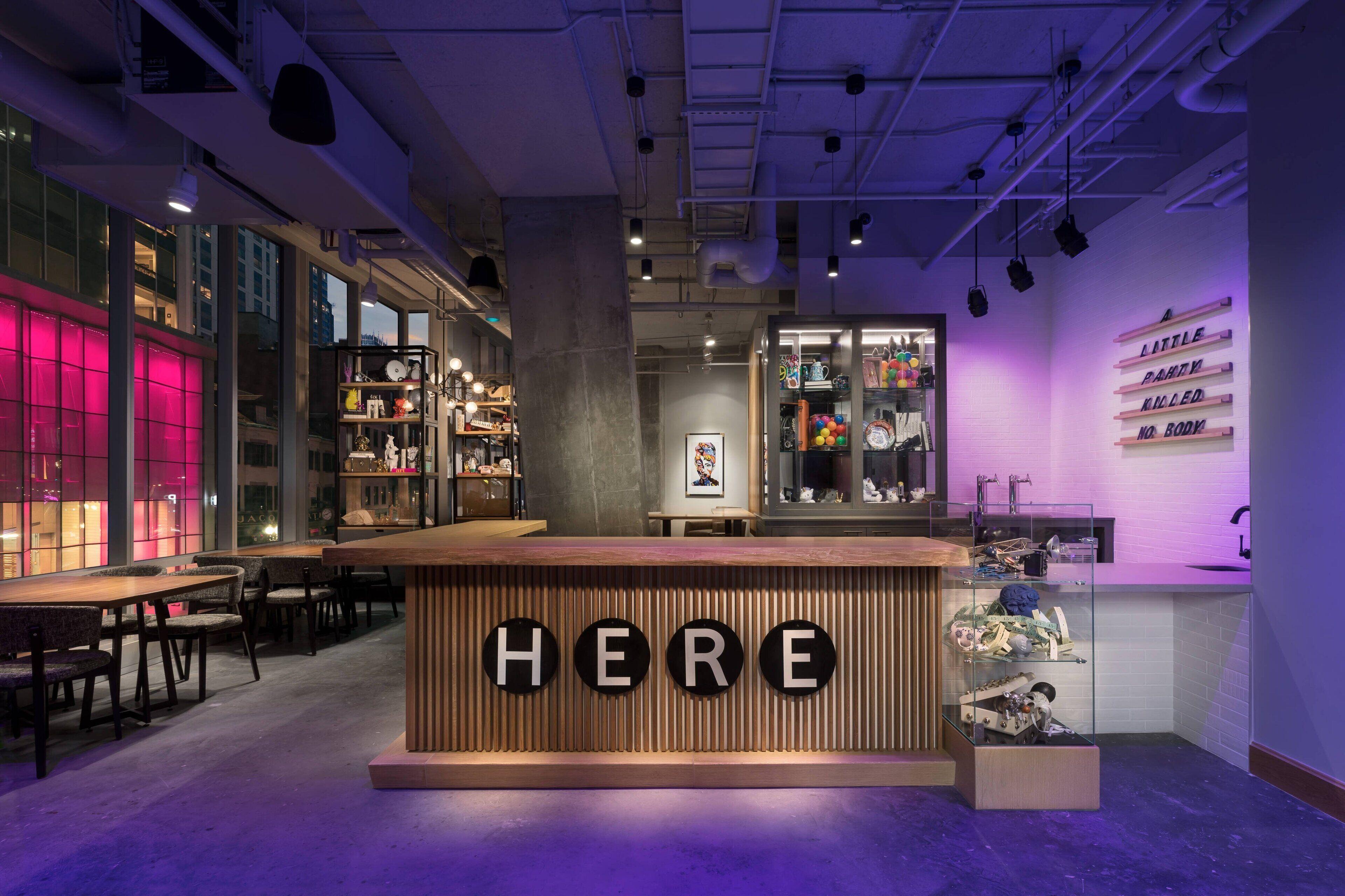 Moxy Downtown Hotel 3*