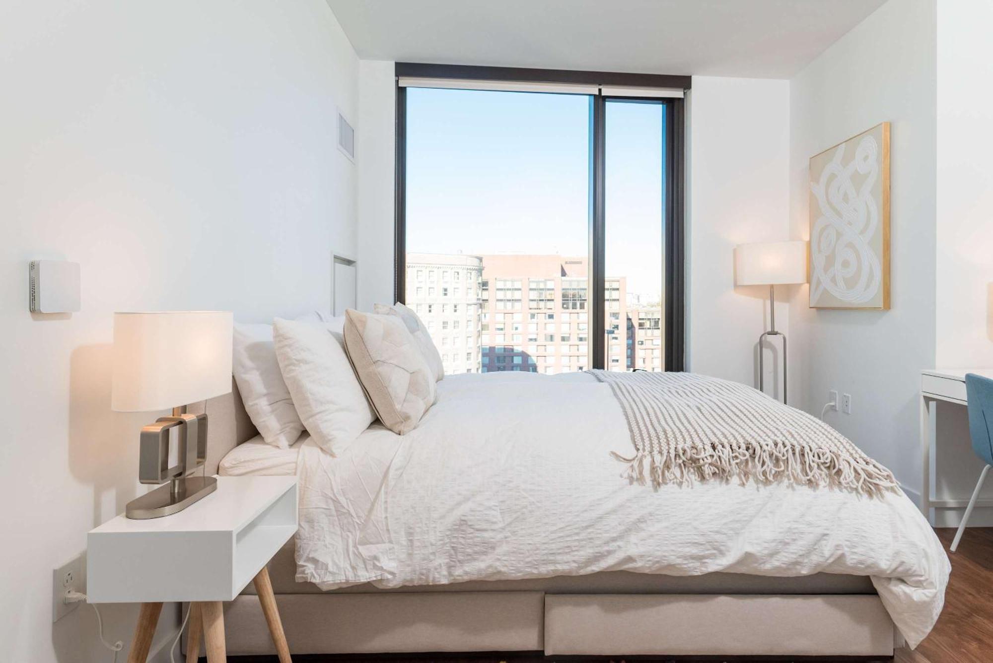 Apartment Upscale Penthouse With Gym Parking Near Mgh Tufts Boston