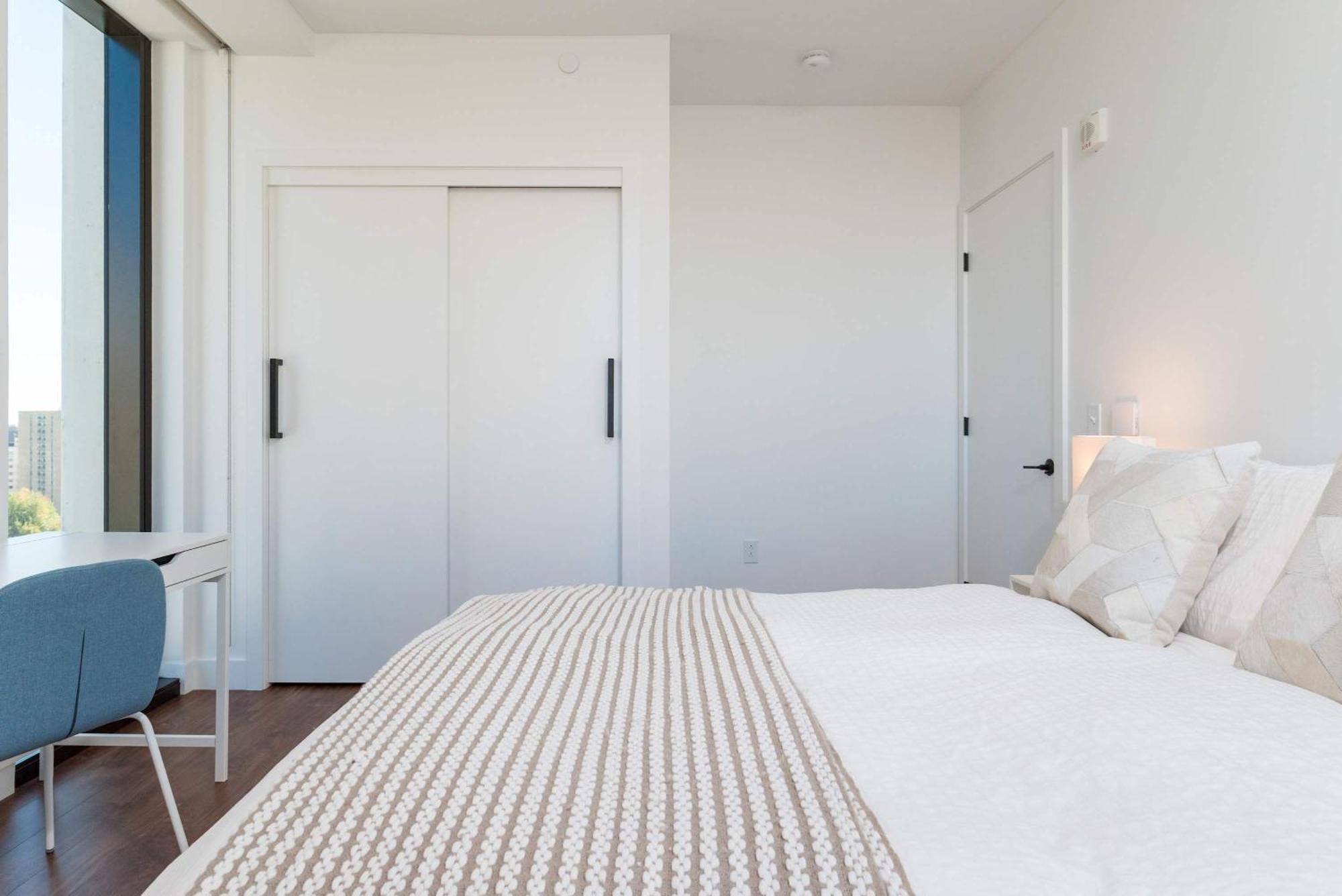 Upscale Penthouse With Gym Parking Near Mgh Tufts Apartment