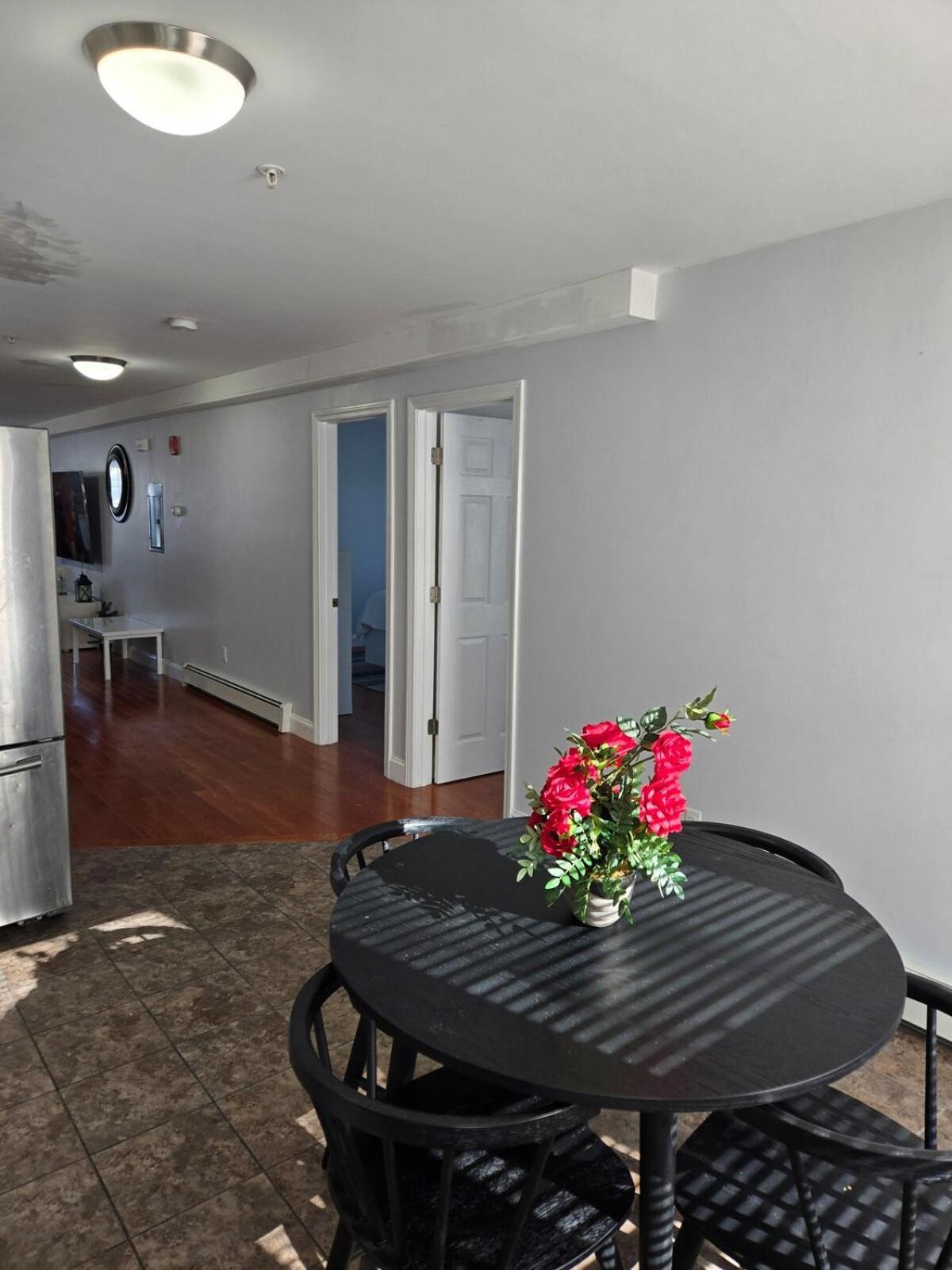 Cozy Nest Getaway Near Boston! Apartment